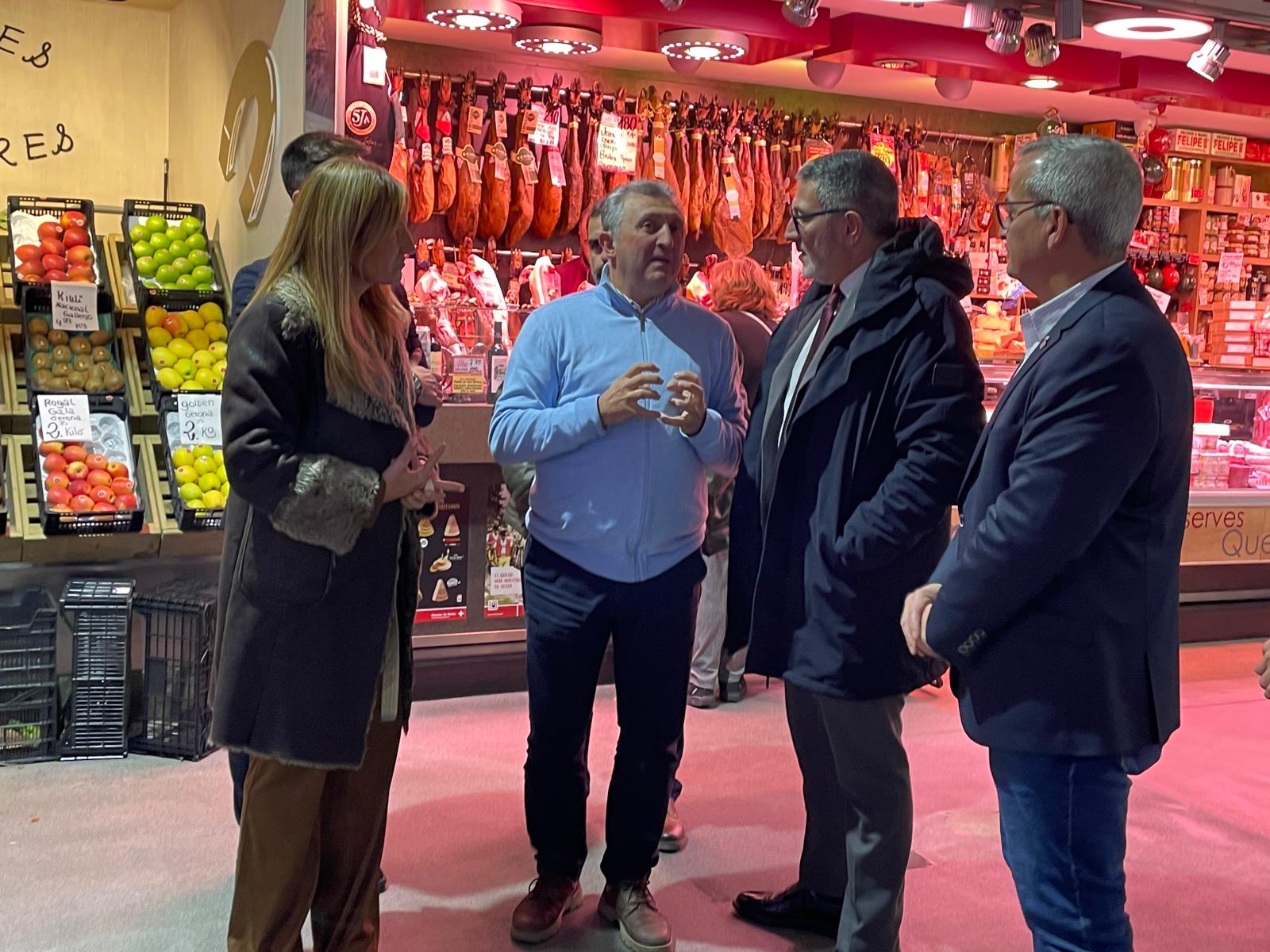 Visita del Conseller al Mercat Municipal. FOTO: Estela Luengo