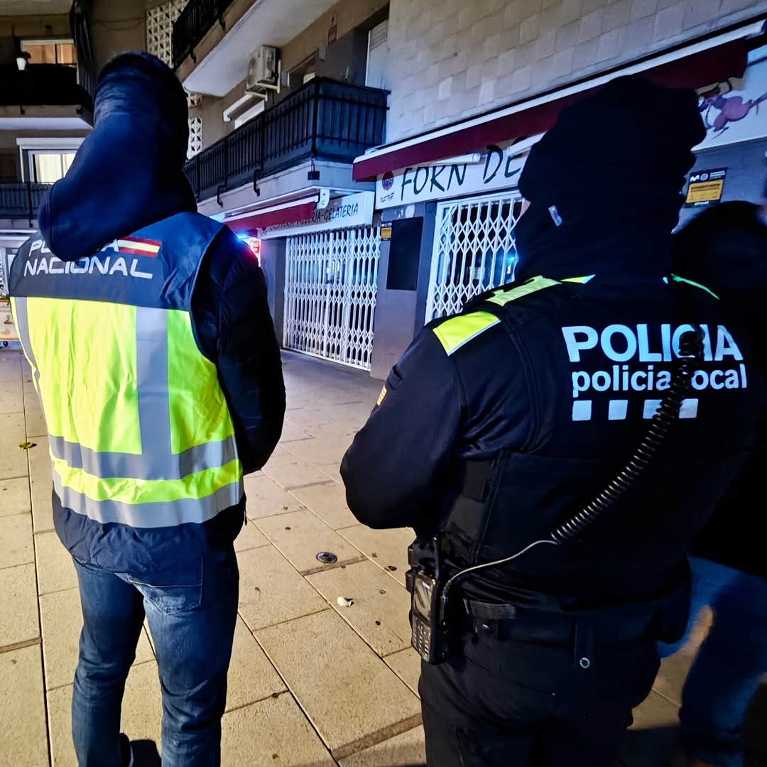 Tres detinguts per delictes contra la salut pública i infraccions de la Llei d’Estrangeria a Rubí. FOTO: Policia Local via Instagram