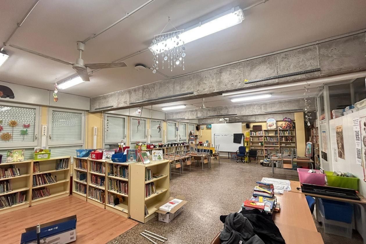 Ventiladors instal·lats a la biblioteca de l’Escola Ramon Llull. FOTO: Ajuntament de Rubí