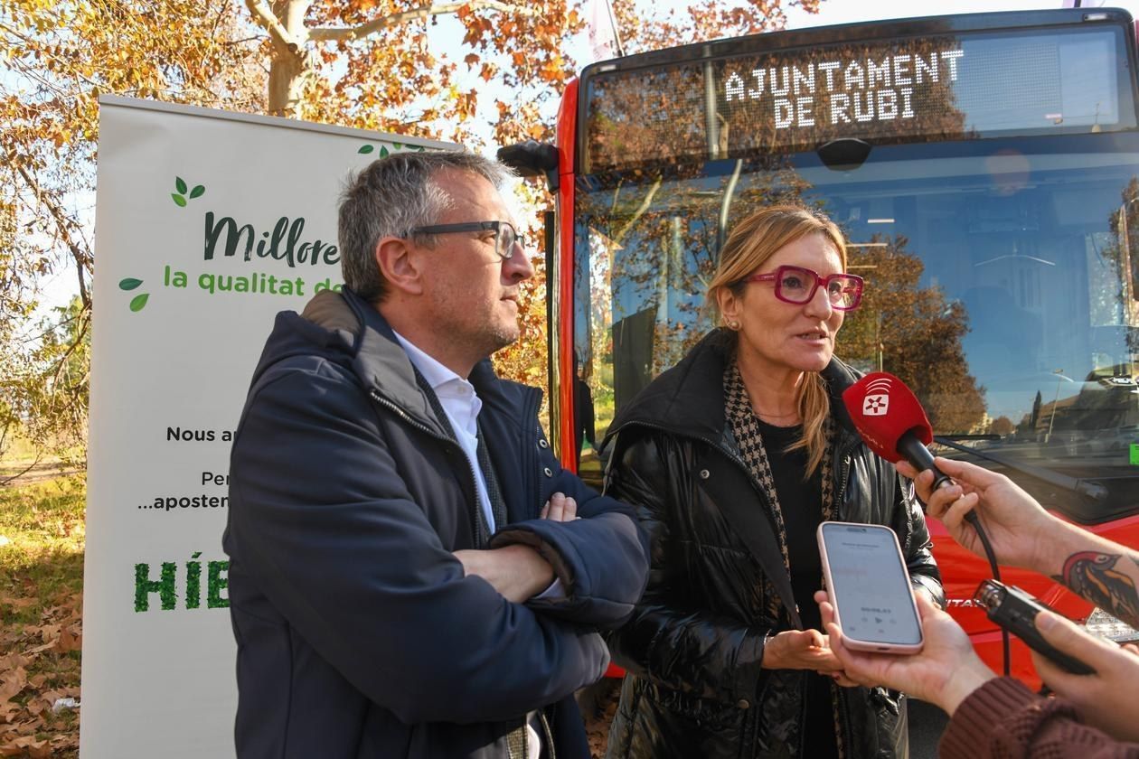 El transport públic de Rubí incorpora tres nous autobusos híbrids. FOTO: Ajuntament de Rubí - Localpres