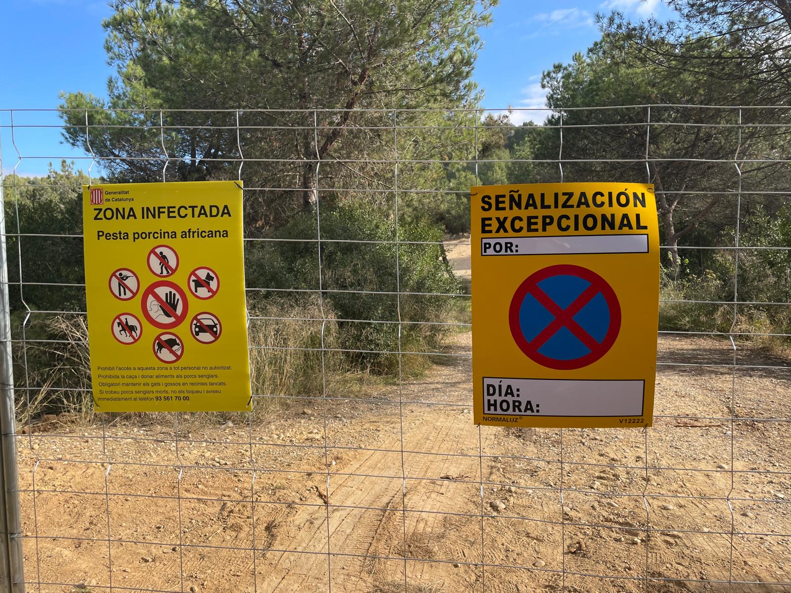 Senyalització per la pesta porcina al Turó de Can Rosell de Rubí. FOTO: Estela Luengo
