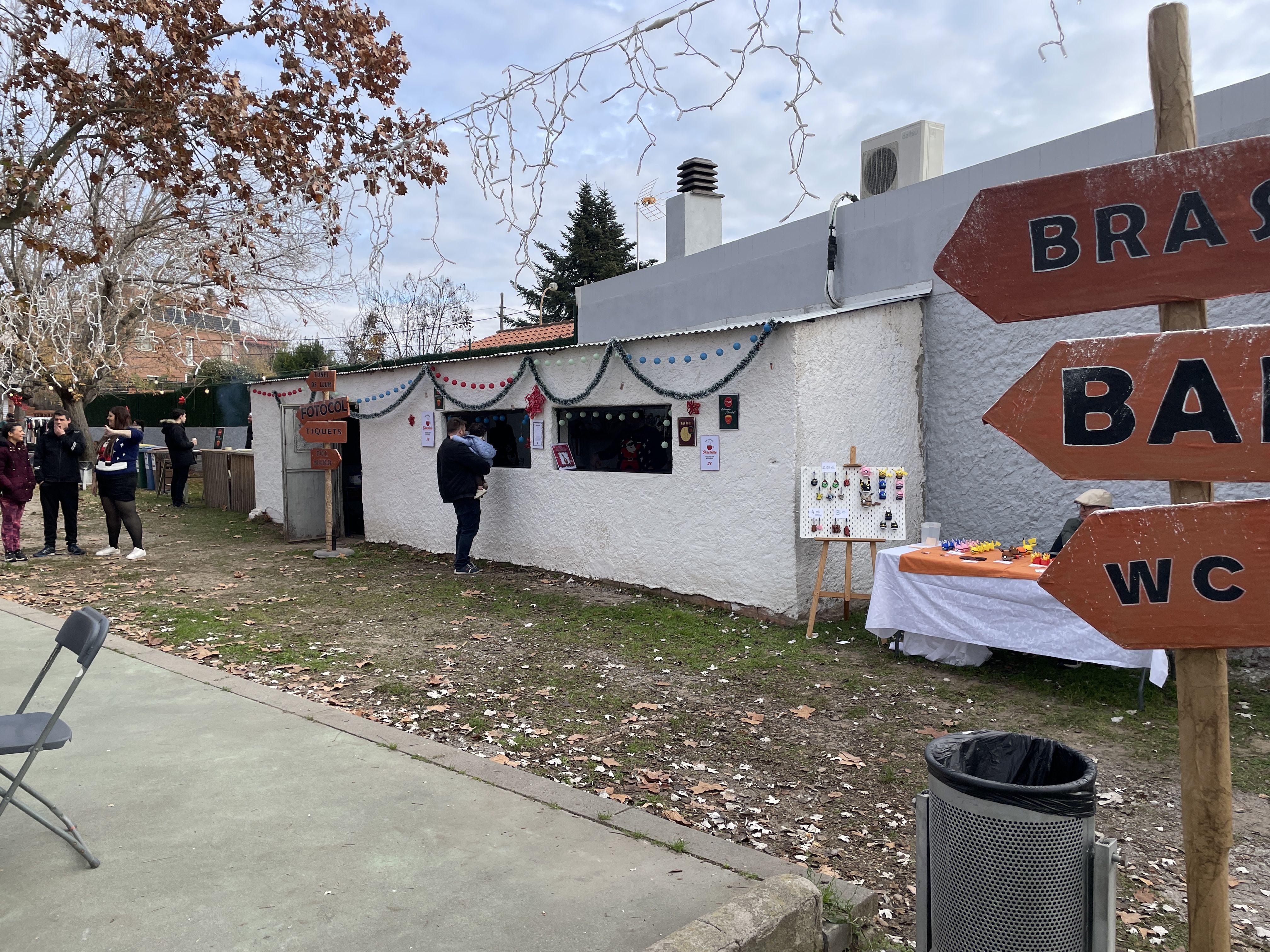 El Mercahonrat, el mercat de Nadal dels veïns de Can Vallhonrat FOTO: Marta Casas