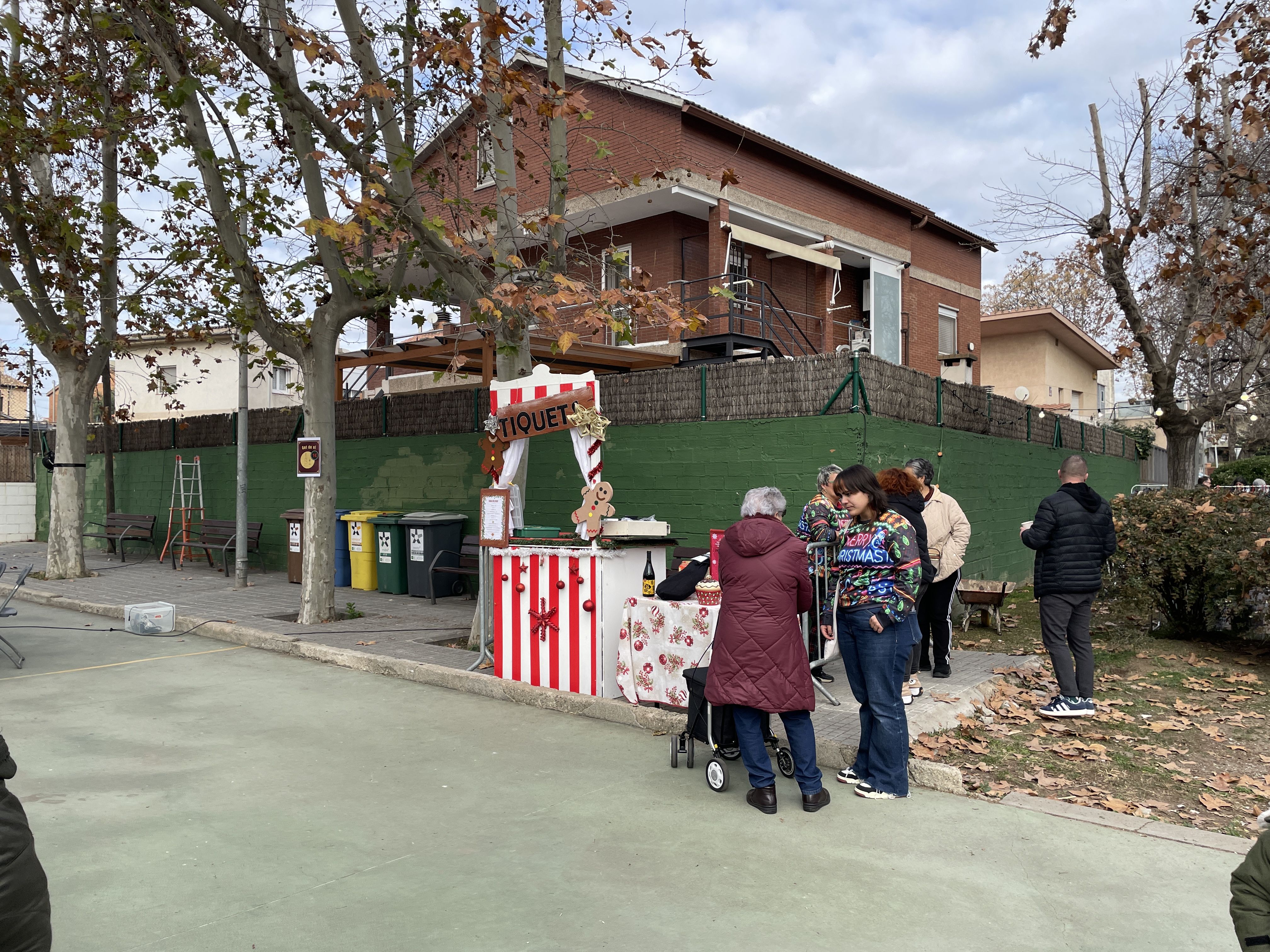 El Mercahonrat, el mercat de Nadal dels veïns de Can Vallhonrat FOTO: Marta Casas