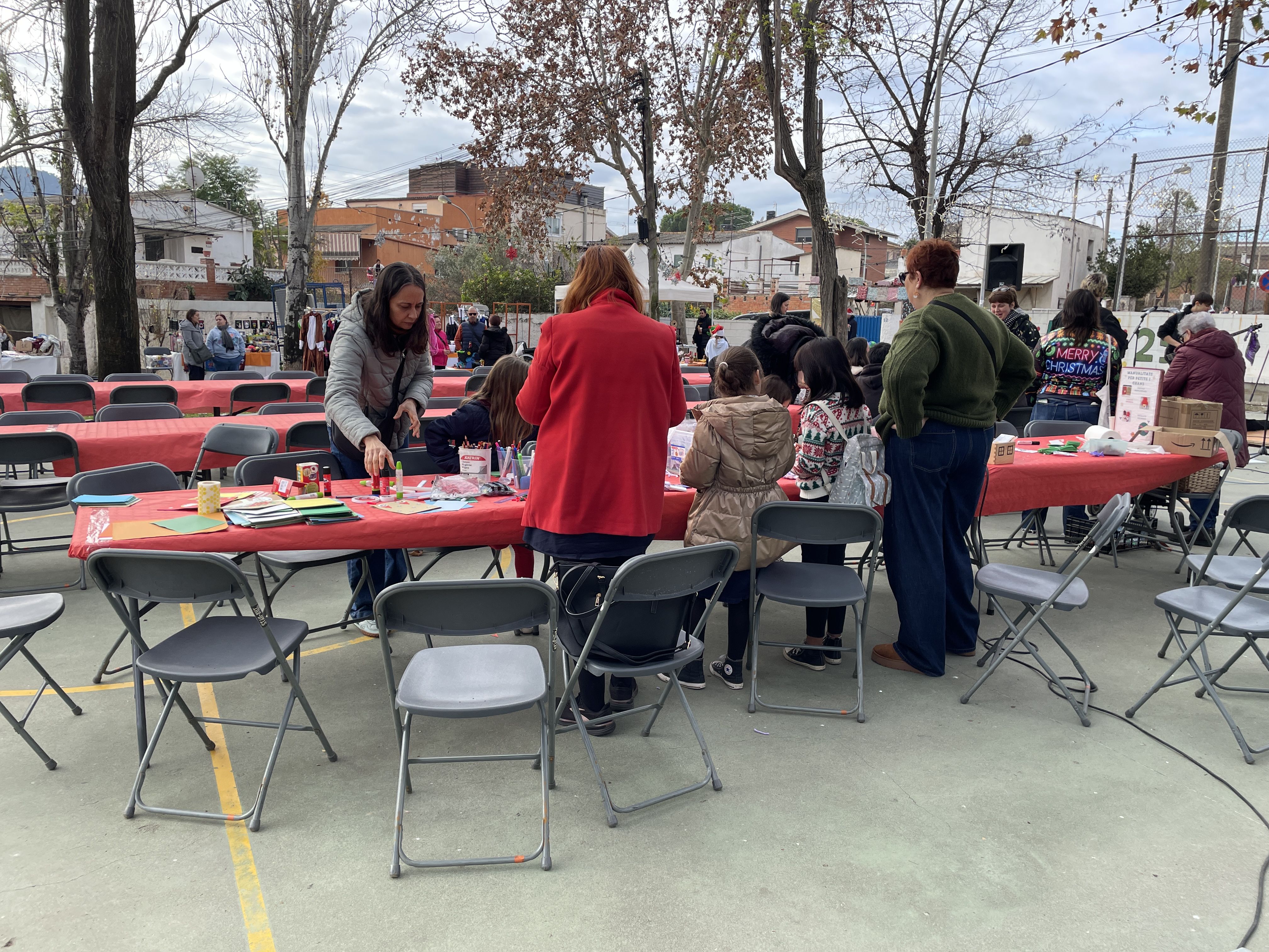 El Mercahonrat, el mercat de Nadal dels veïns de Can Vallhonrat FOTO: Marta Casas