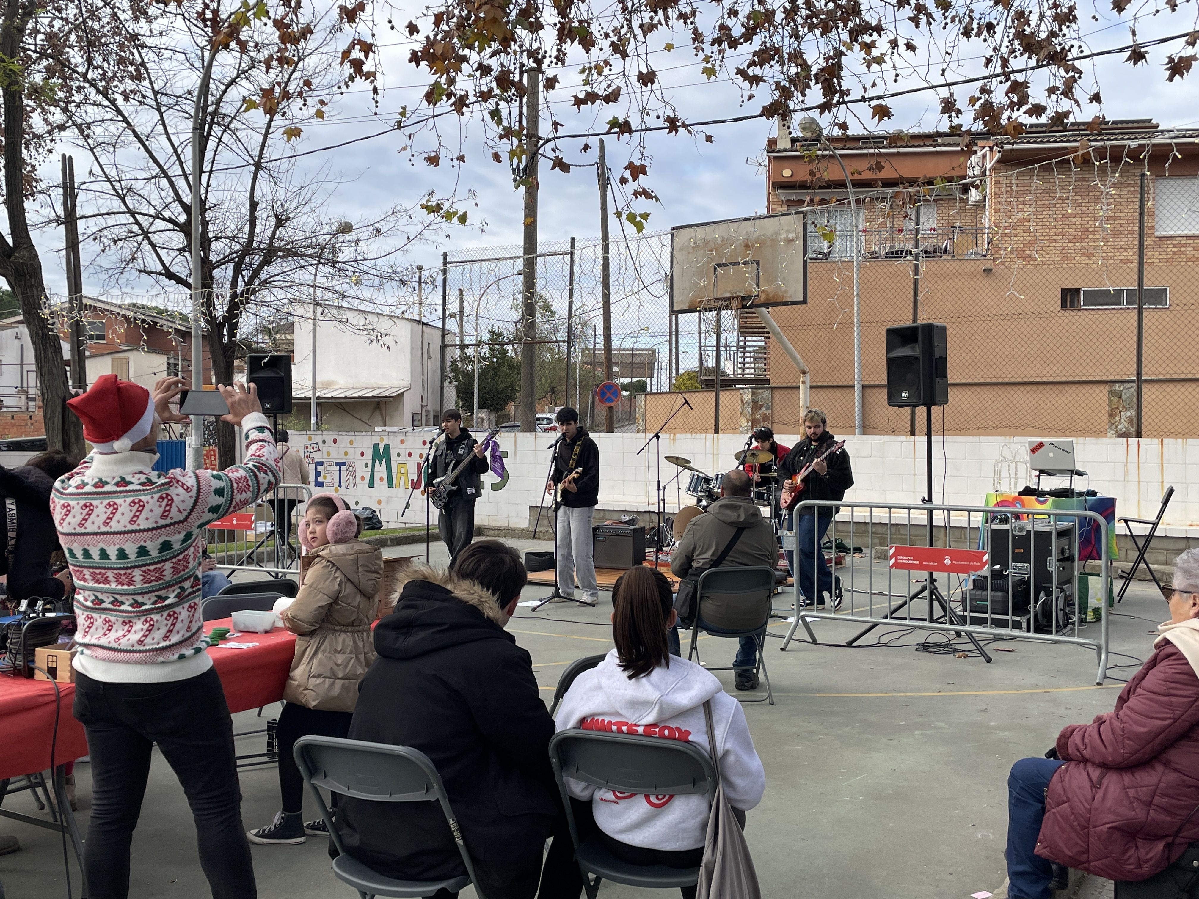 El Mercahonrat, el mercat de Nadal dels veïns de Can Vallhonrat FOTO: Marta Casas