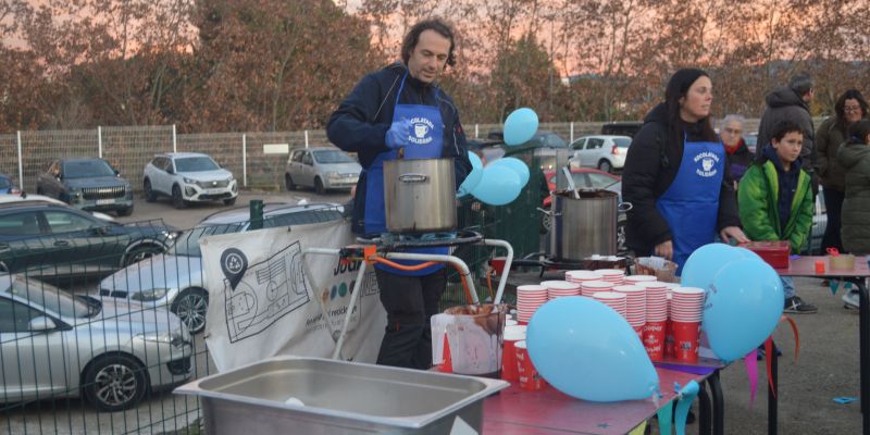 Xocolatada solidària Nadal Olímpic Can Fatjó. FOTO: Cedida/Montoya