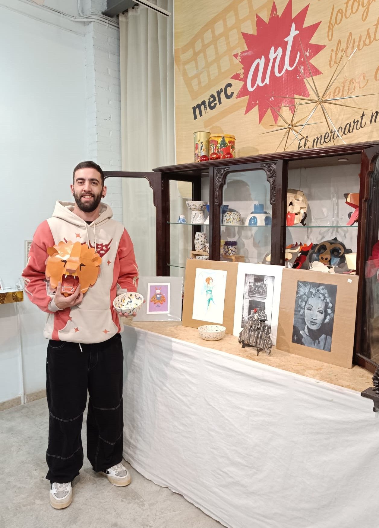 Naïm Cuevas es converteix en el guanyador de la llumineta del Merc'ART. FOTO: Cedida