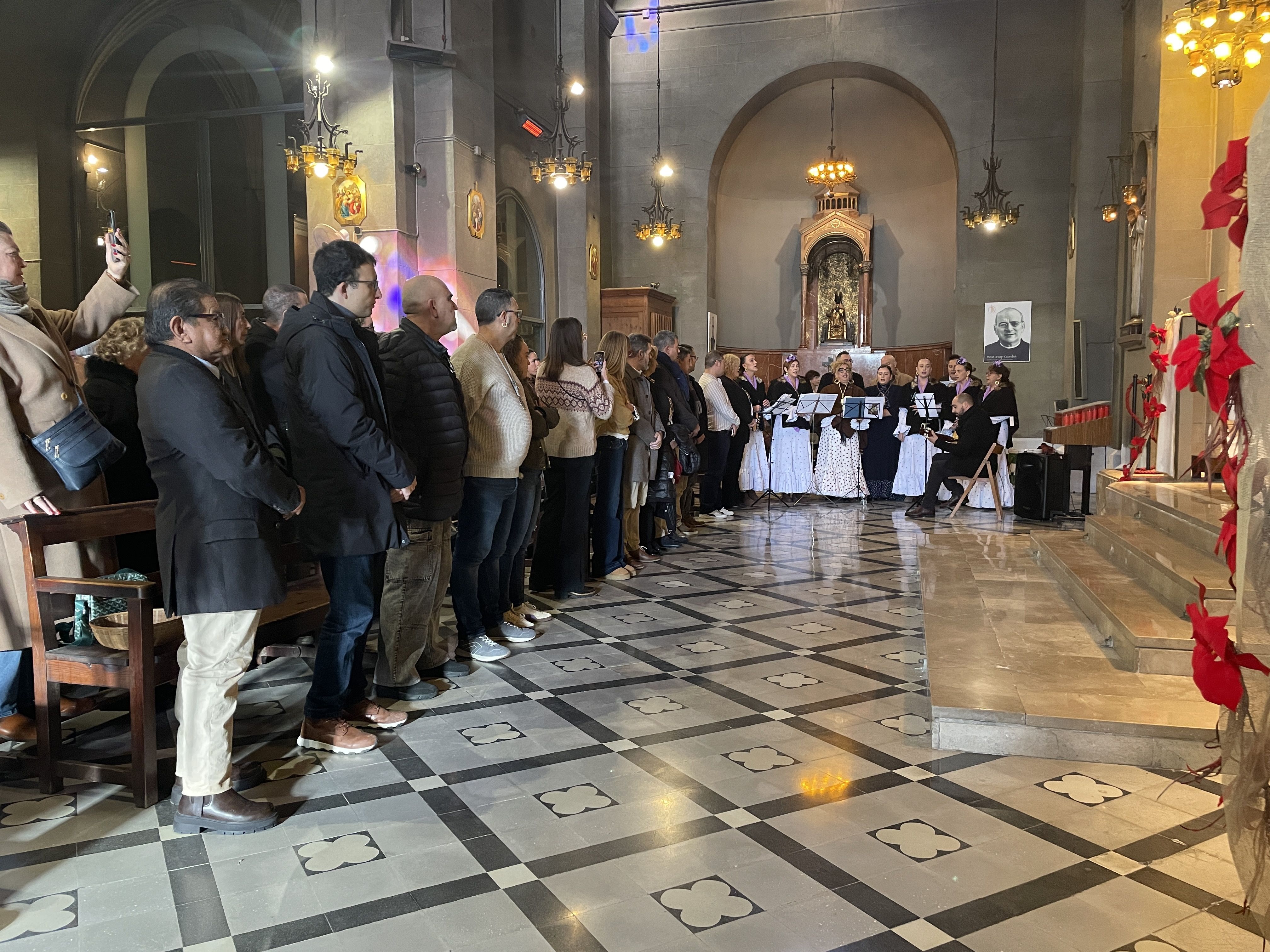 El Cor de la Hermandad Rociera de Rubí ha cantat la missa FOTO: Marta Casas