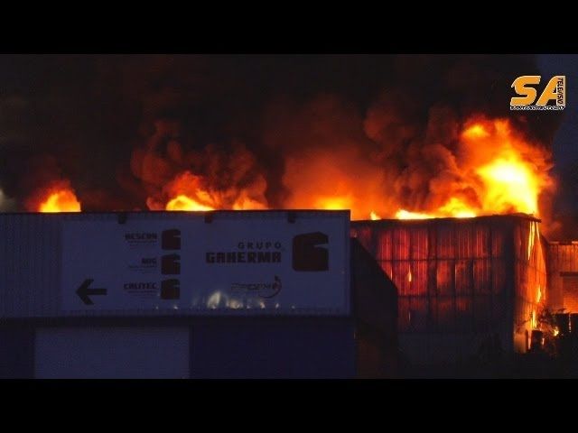 L’incendi de la fàbrica Puig Ubach, SA, 2013. FOTO:  YouTube de Sant Andreu Televisió