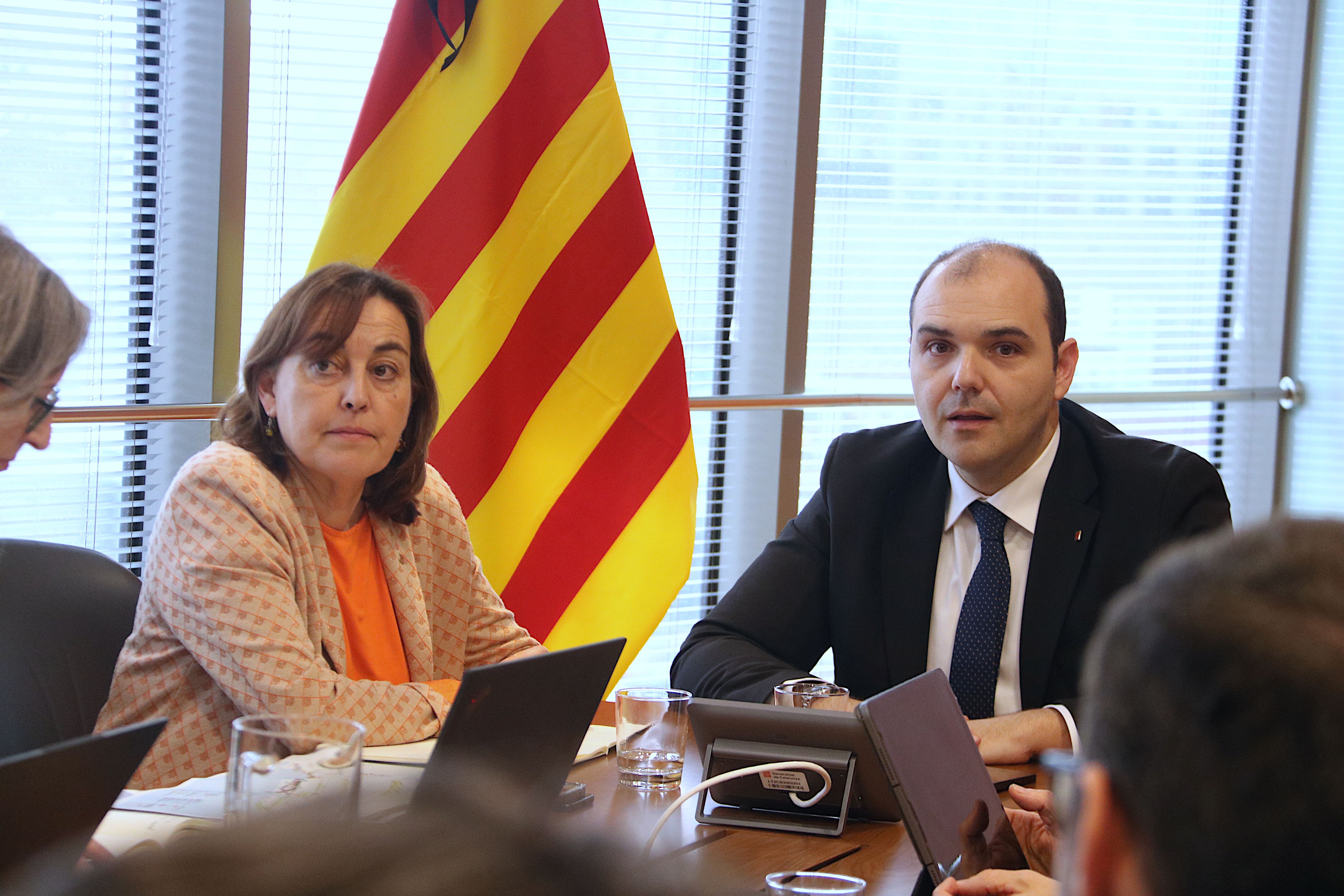 La consellera de Territori, Sílvia Paneque, i el conseller de Presidència, Albert Dalmau, durant la reunió. FOTO: Norma Vidal