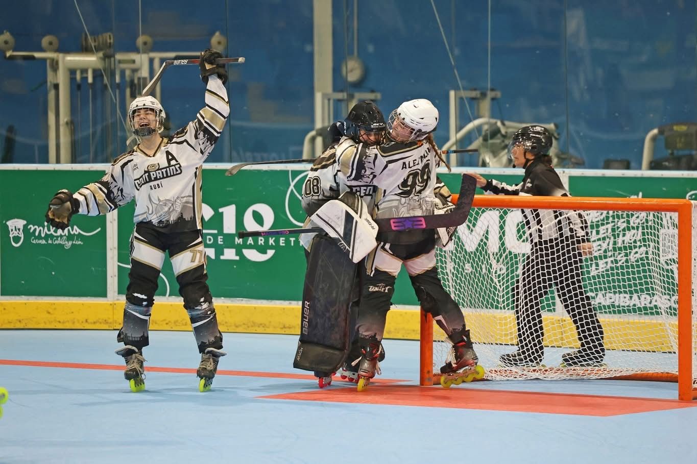 Les noies del Cent Patins, subcampiones de la Copa de la Reina d’hoquei línia. FOTO: Cedida/Cent Patins