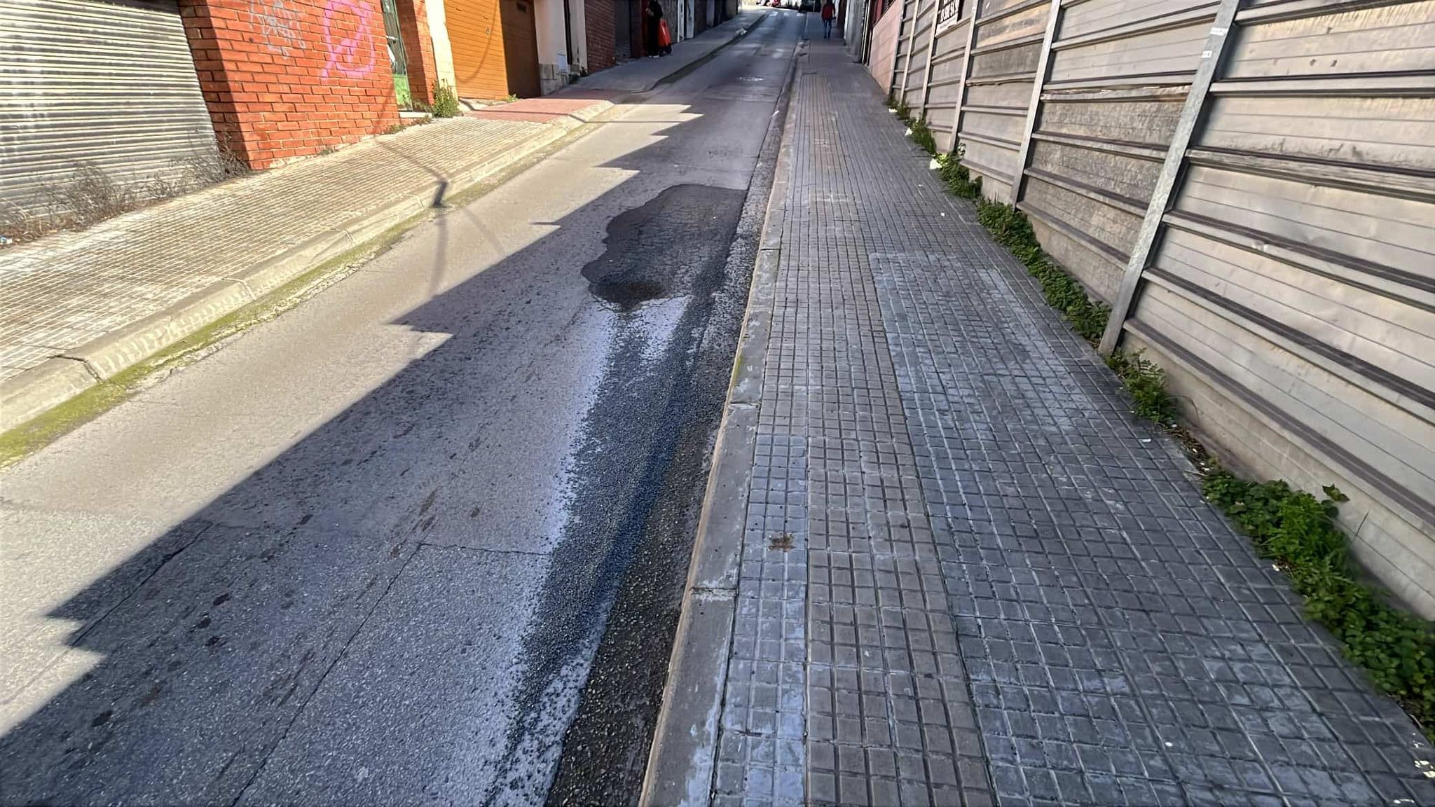 Medio metro de hundimiento en la cuesta de Cadmo en Rubí. FOTO: Carlos Cascales