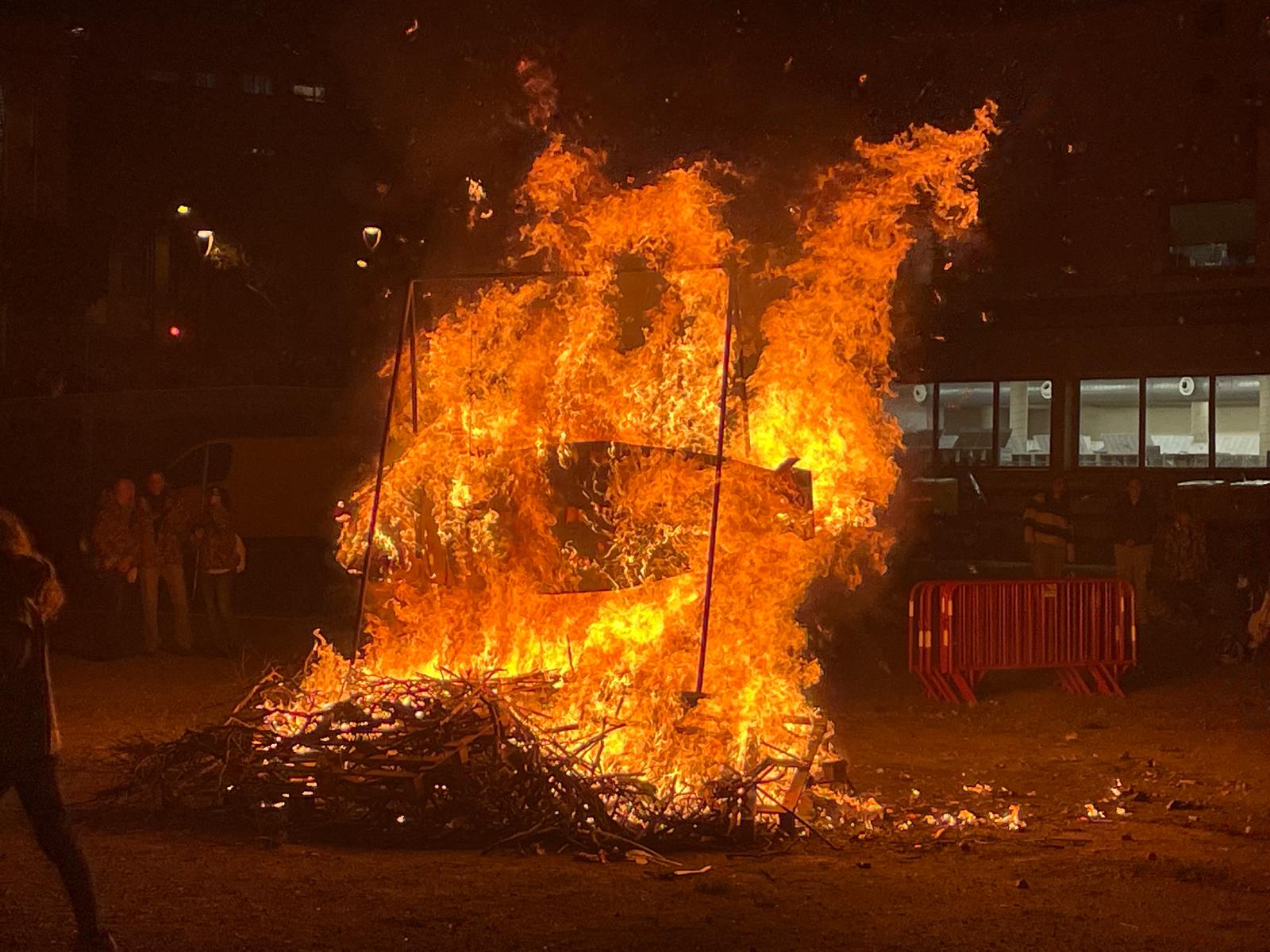El tradicional seguici fúnebre i crema de la sardina posen el punt final al Carnaval. FOTO: Redacció TOT Rubí