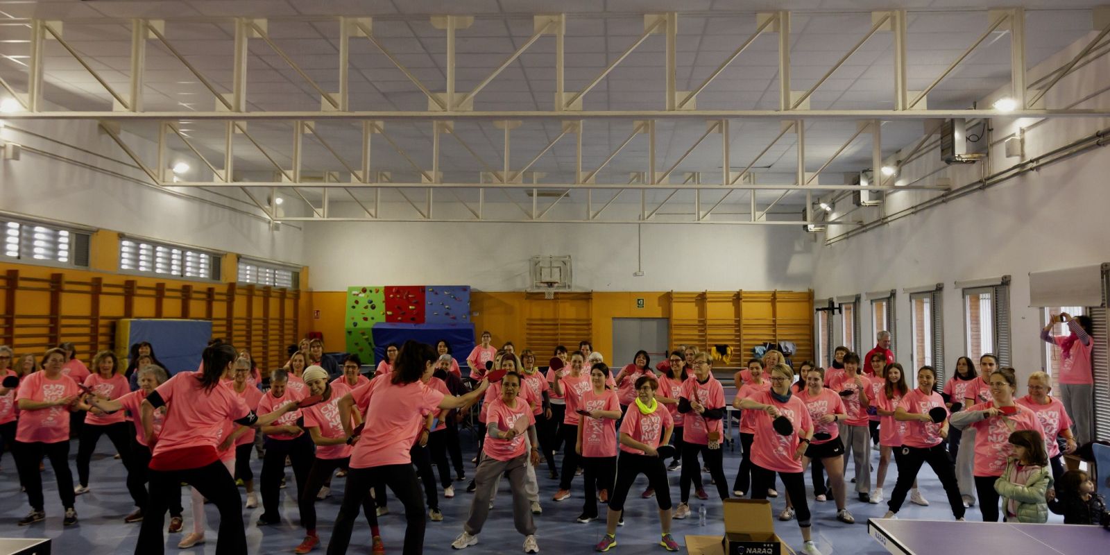 Coreografia inicial per escalfar i trencar el gel FOTO: Cedida/El Gra