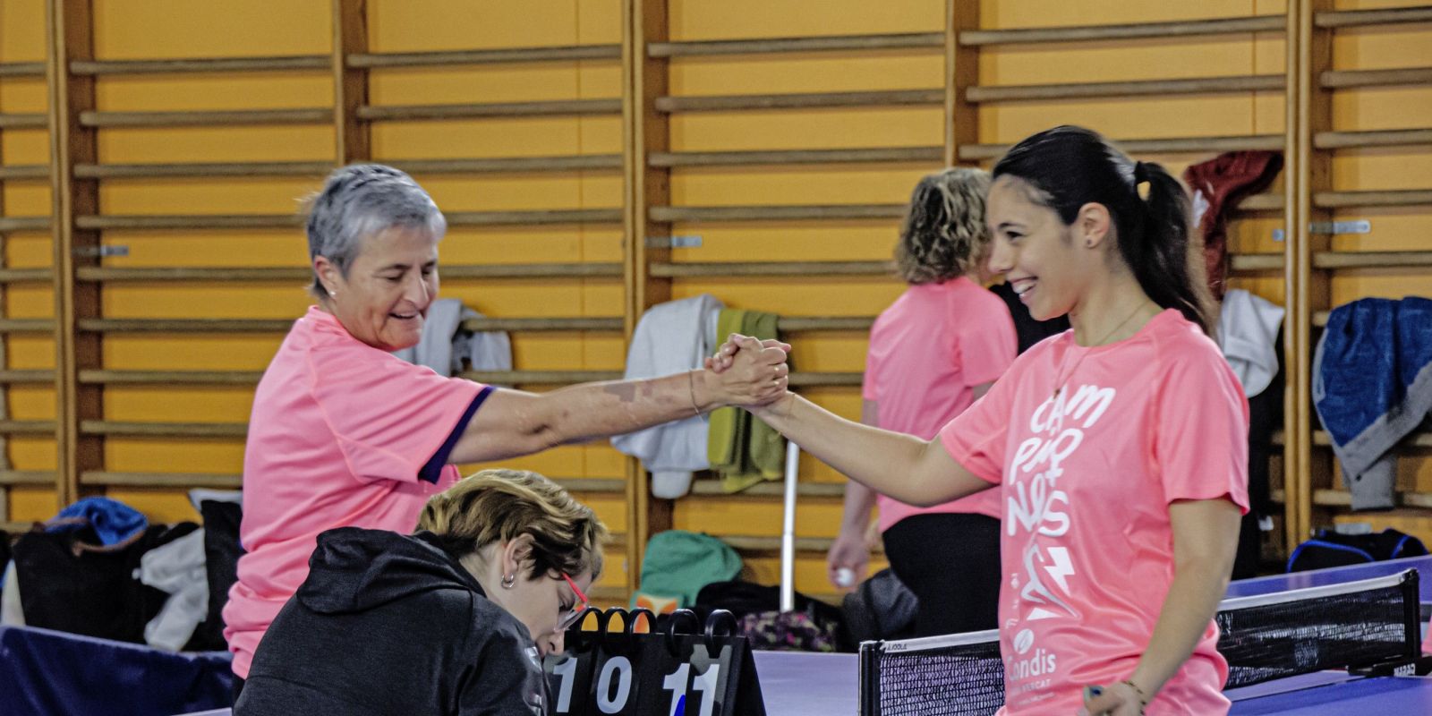 Ping pong, germanor i comunitat al torneig organitzat amb motiu del 8M FOTO: Cedida/El Gra