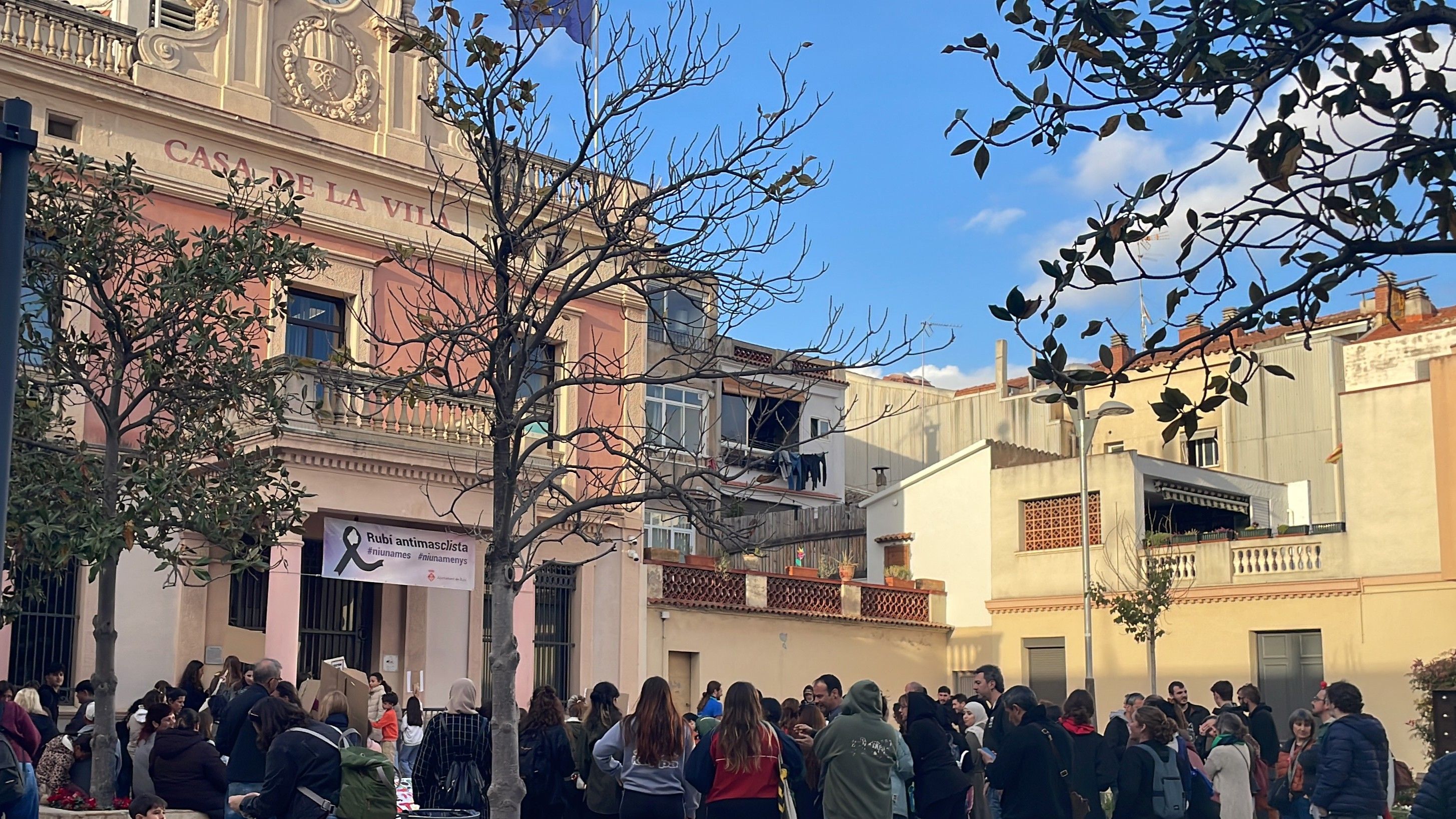 Protestes davant del ple municipal del mes de març a Rubí FOTO: Marta Casas