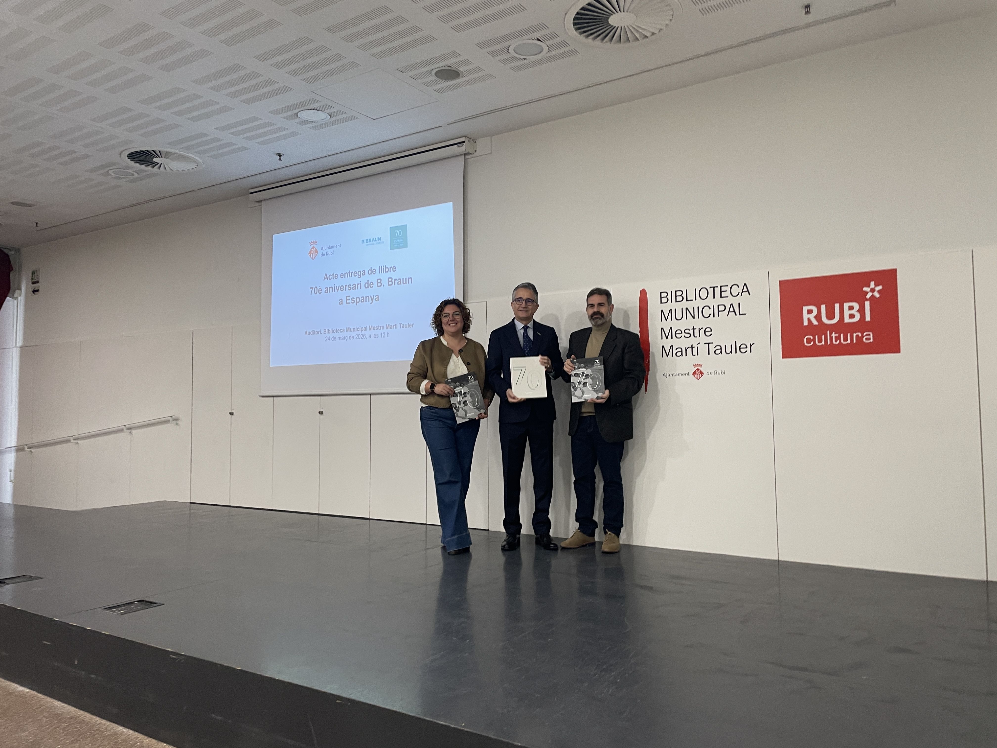 Acte d'entrega del llibre commemoratiu del 70è aniversari de B.Braun a Rubí FOTO: Marta Casas