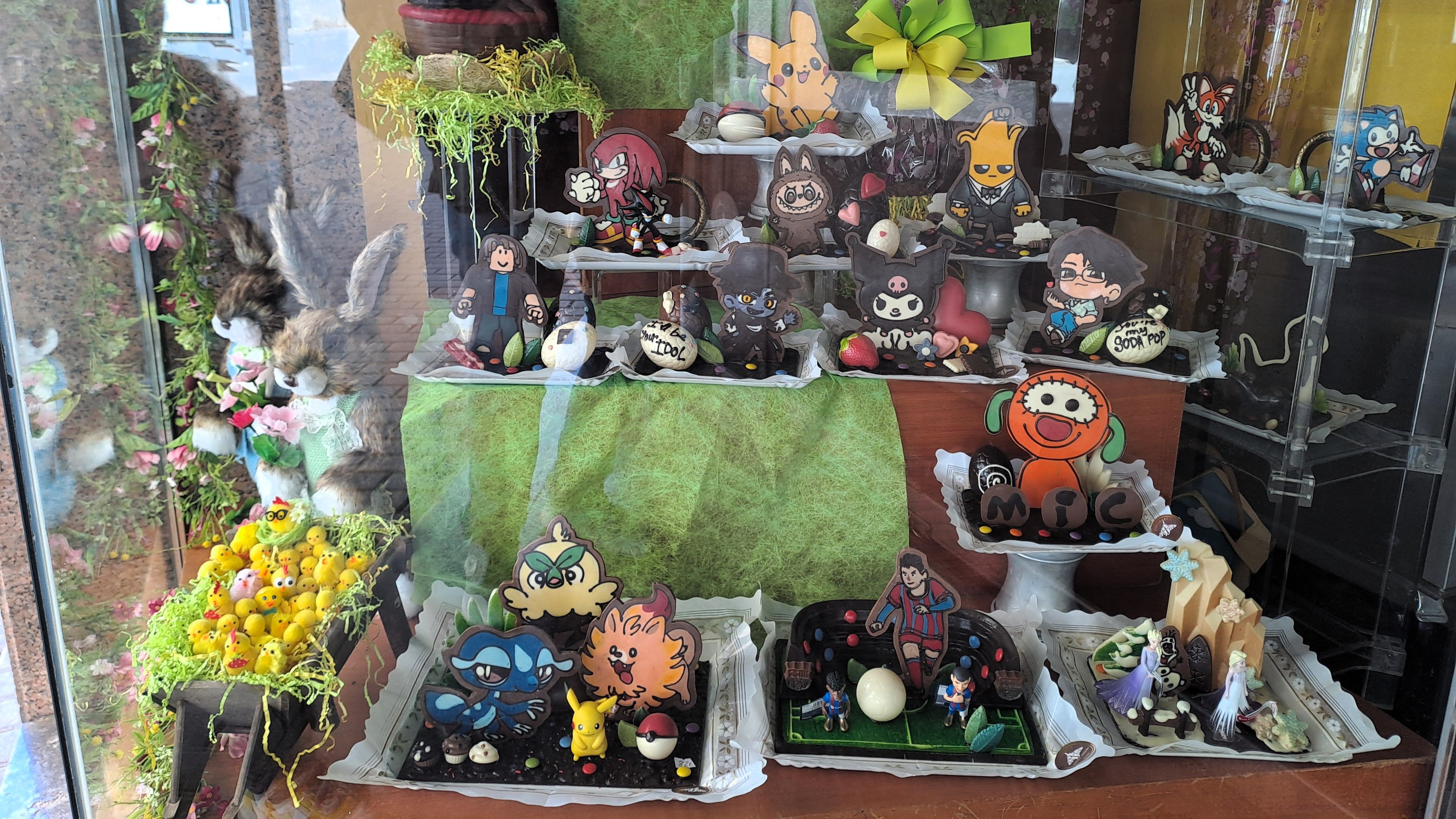 Algunes figures de les mones de Pasqua a la pastisseria Sant Jordi FOTO: Marta Casas