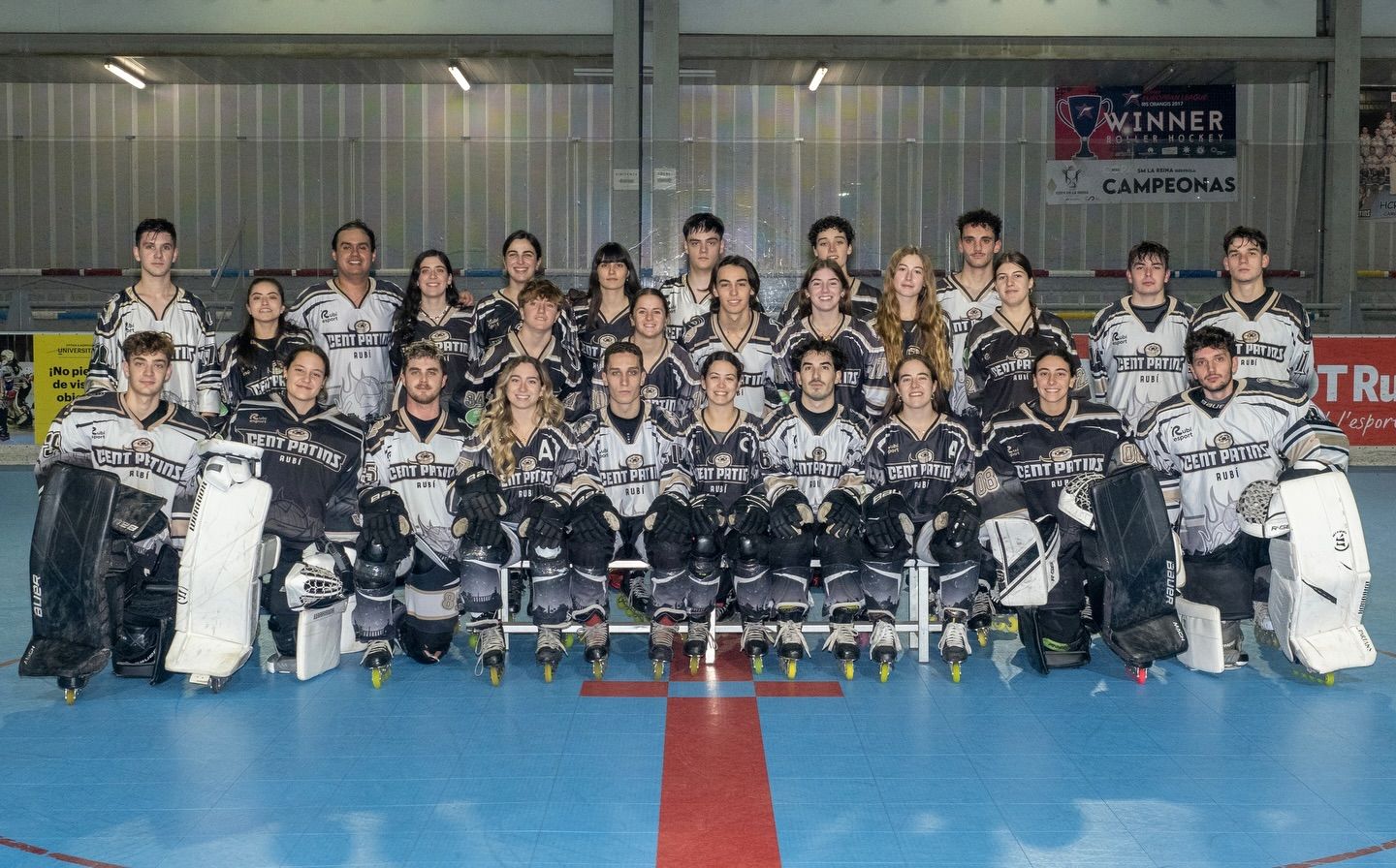 Els dos equips absoluts del Cent Patins disputaran els play-off pel títol de Lliga FOTO: FB/Cent Patins