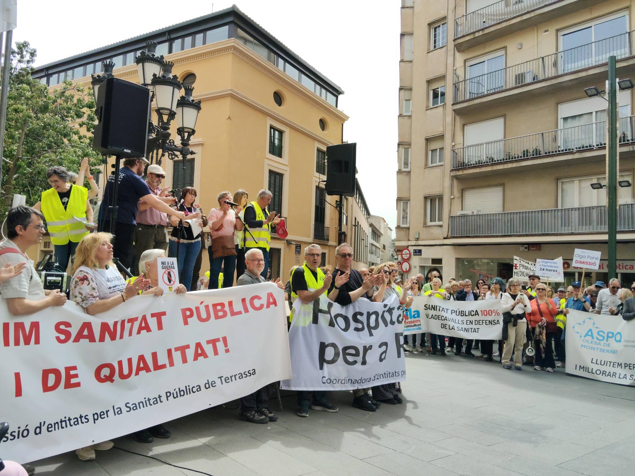 Manifestació a Terrassa per una assistència sanitària digna a la comarca FOTO: Cedida
