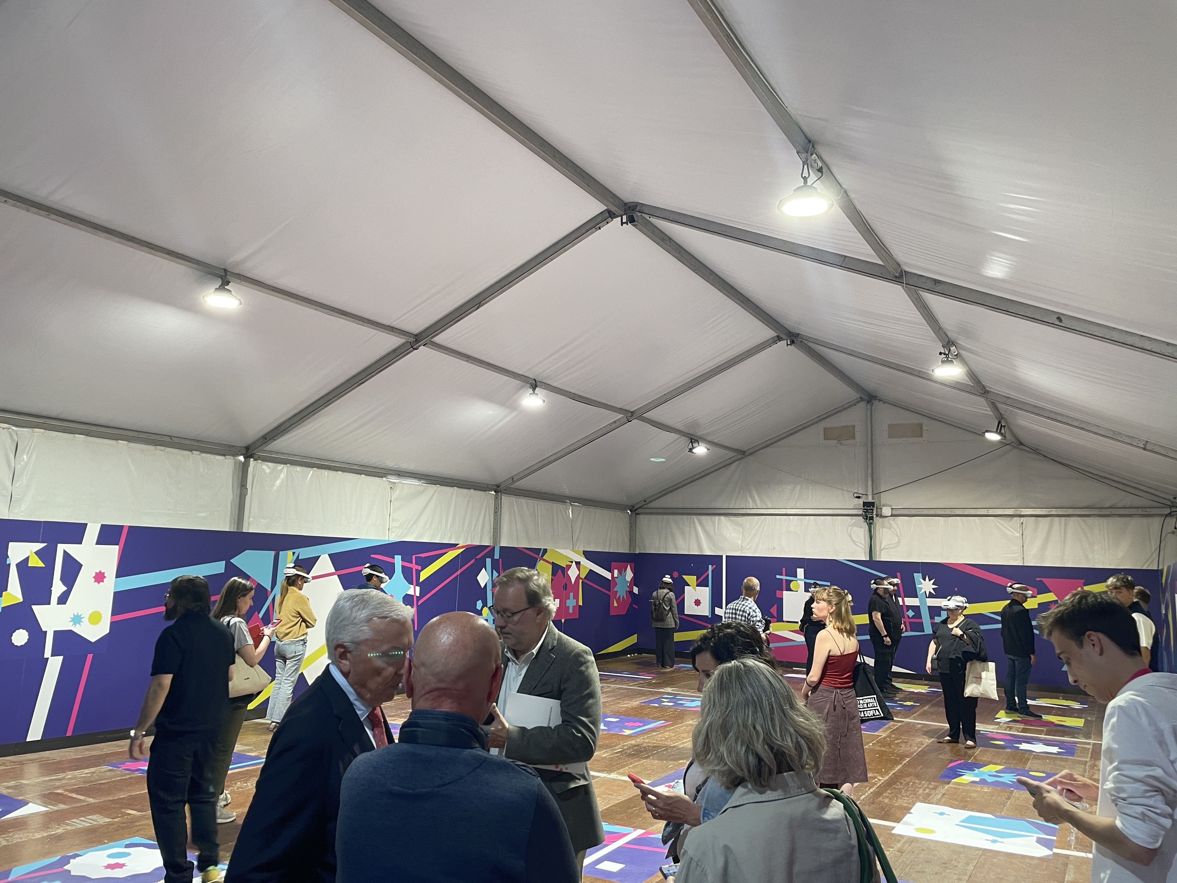 La carpa de 200 metres quadrats, instal·lada a la plaça de la Nova Estació FOTO: Marta Casas