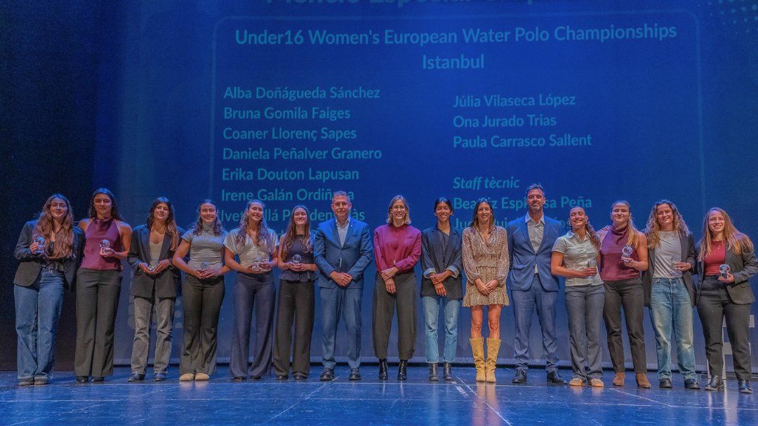 Alguns dels premiats a la Diada de la Natació Catalana FOTO: Cedida