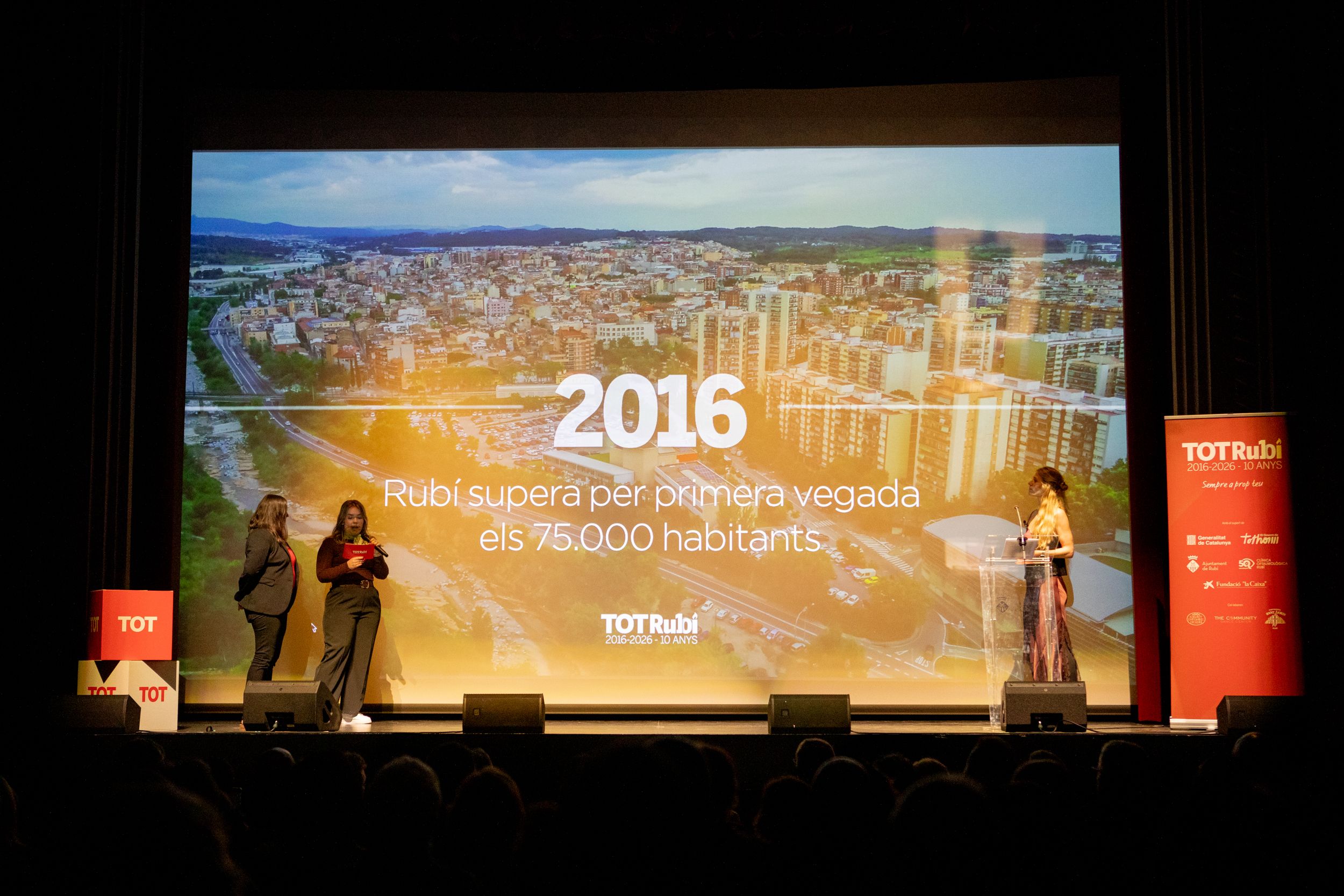 Estela Luengo i Marta Casas repassen els fets més destacats de la dècada FOTO: Joana Arribas