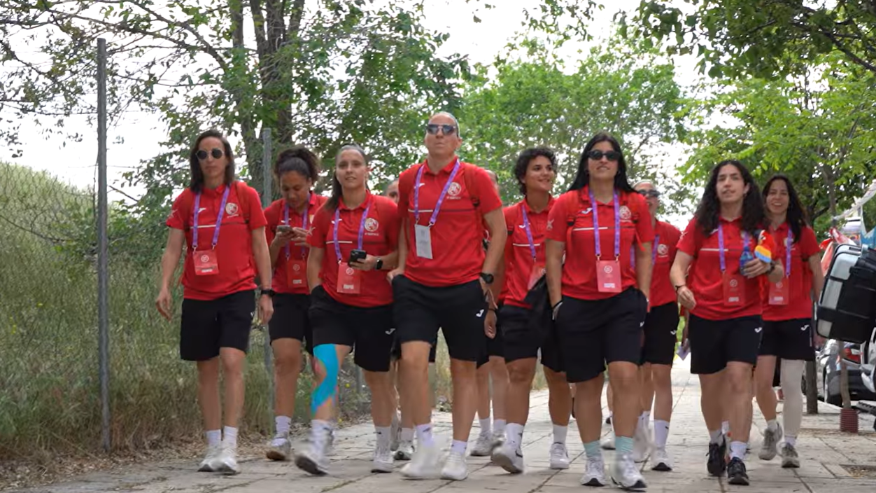 L'equip a la seva arribada a Móstoles FOTO: Youtube/Esportiu Rubí FS