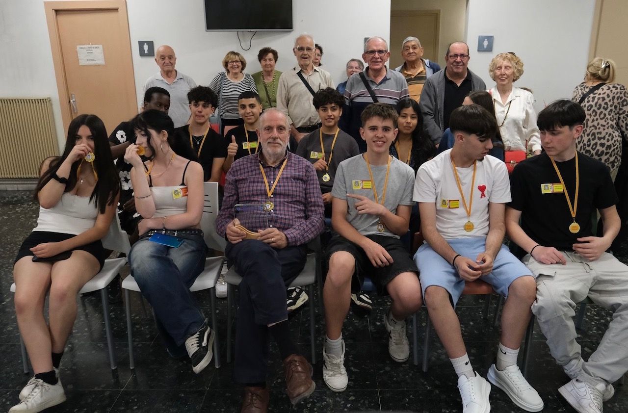 Alumnes de 4t d'ESO de diversos centres participen en un projecte intergeneracional amb l'AGGR FOTO: Cedida