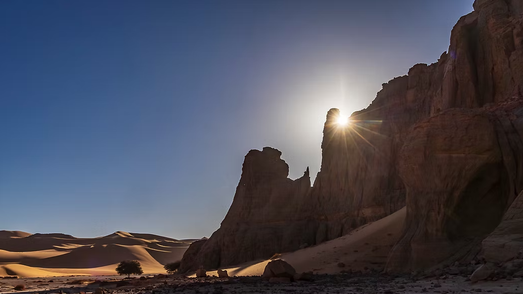 Sortida del sol al desert Tassili Tadrart, Algèria FOTO: Blog/www.quimdasquens.com