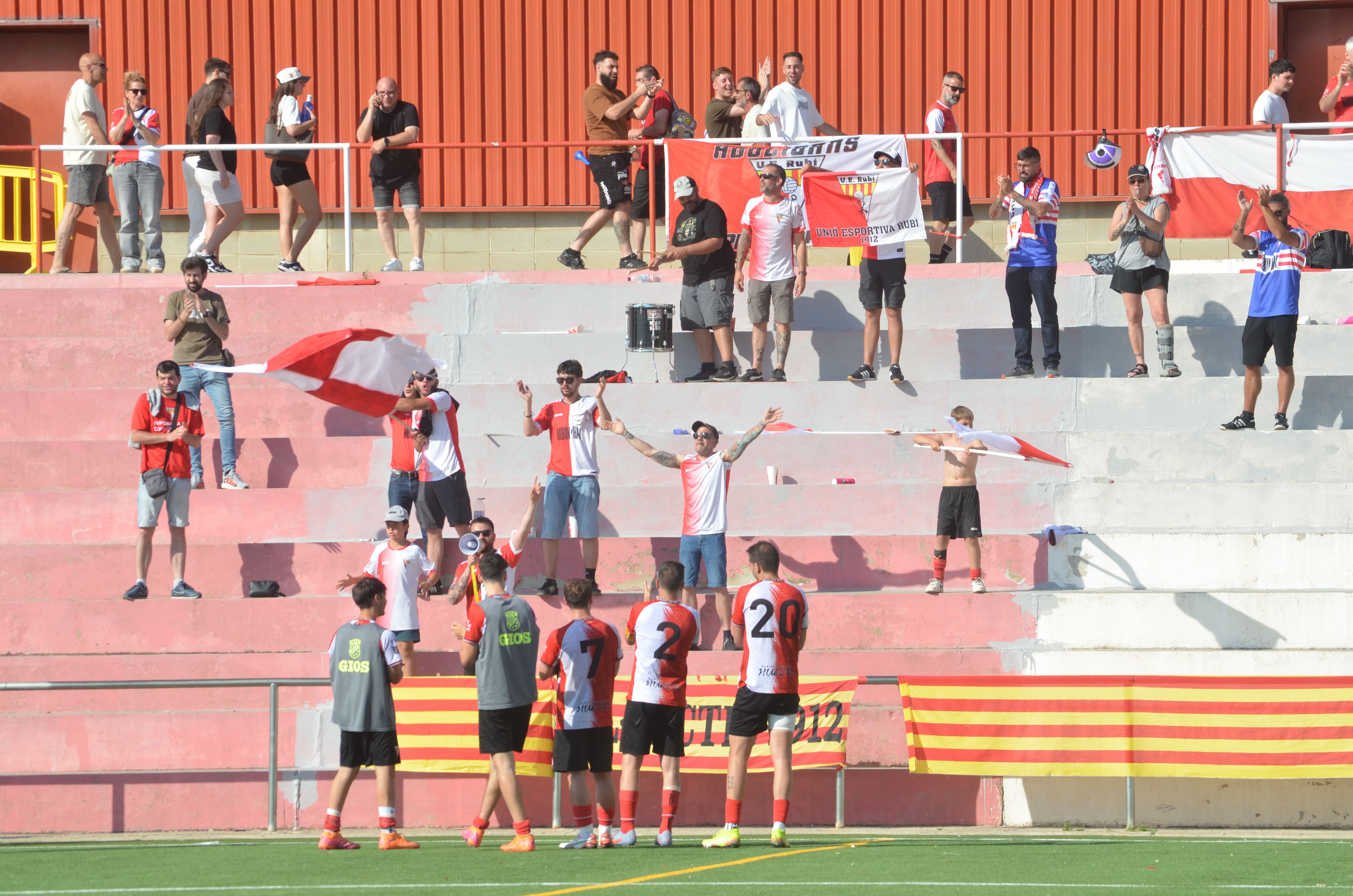 Promoció d'ascens a Tercera RFEF de la UE Rubí davant la Pobla de Mafumet FOTO: Lara López