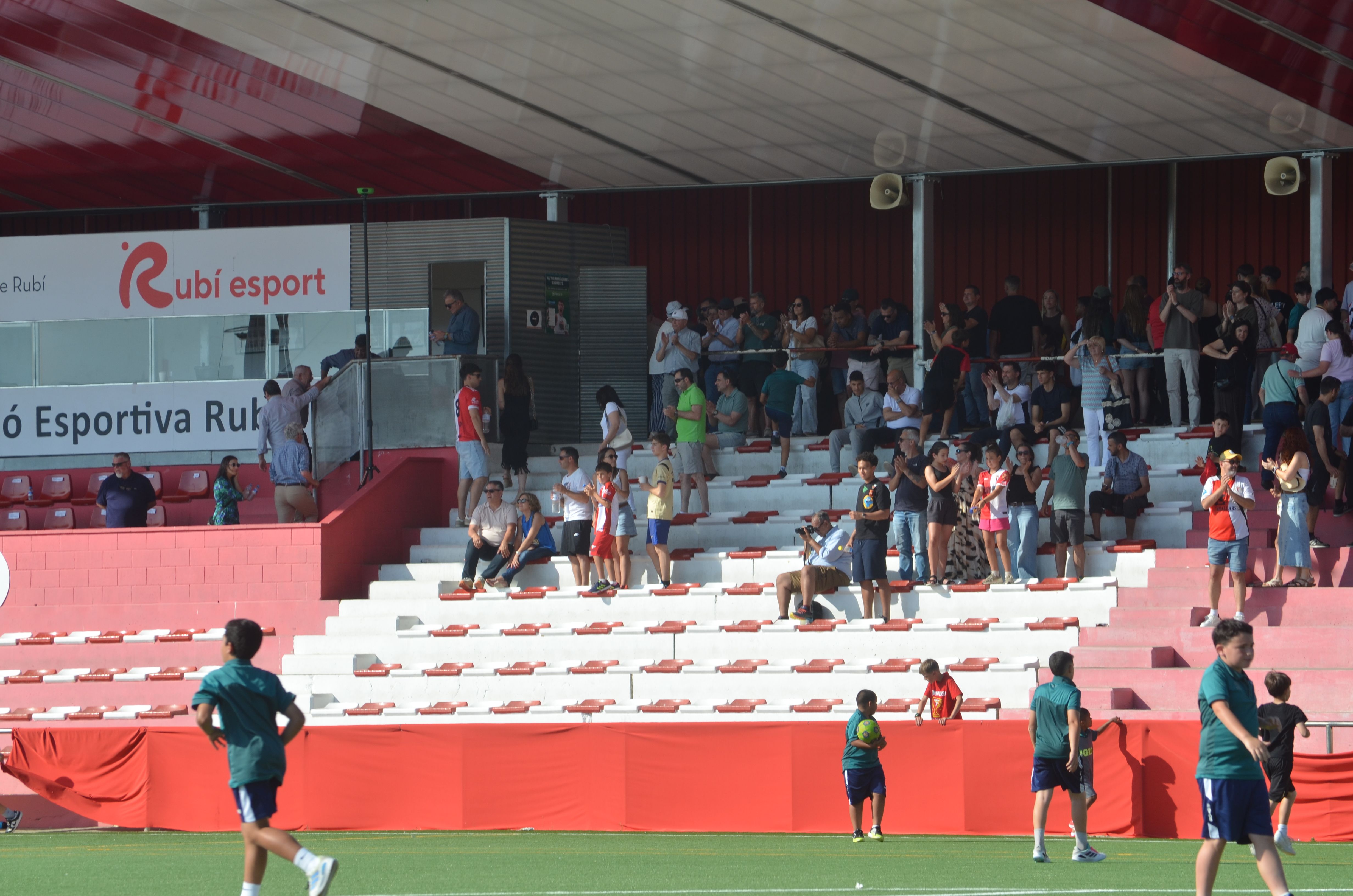 Promoció d'ascens a Tercera RFEF de la UE Rubí davant la Pobla de Mafumet FOTO: Lara López