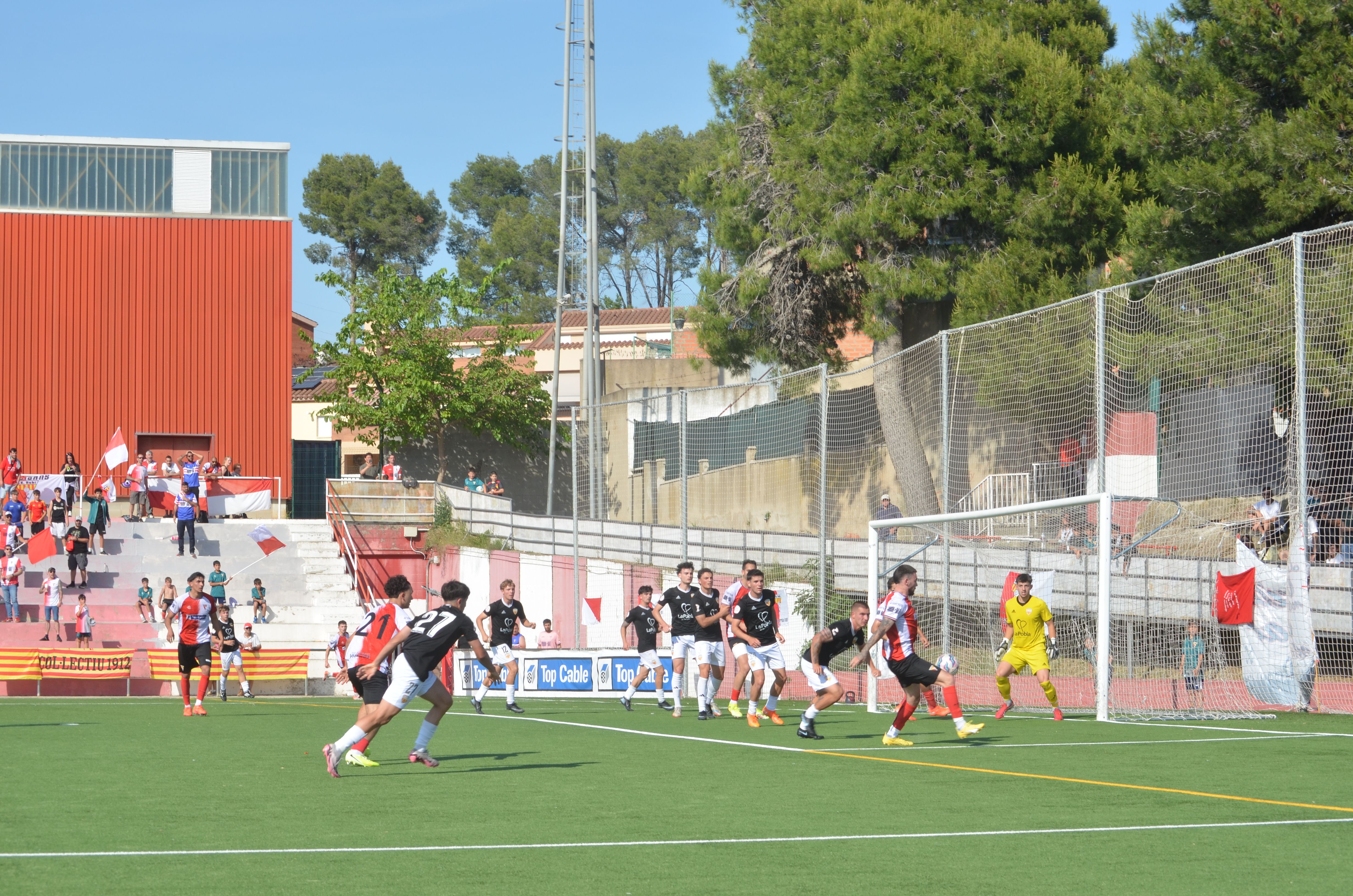 Promoció d'ascens a Tercera RFEF de la UE Rubí davant la Pobla de Mafumet FOTO: Lara López
