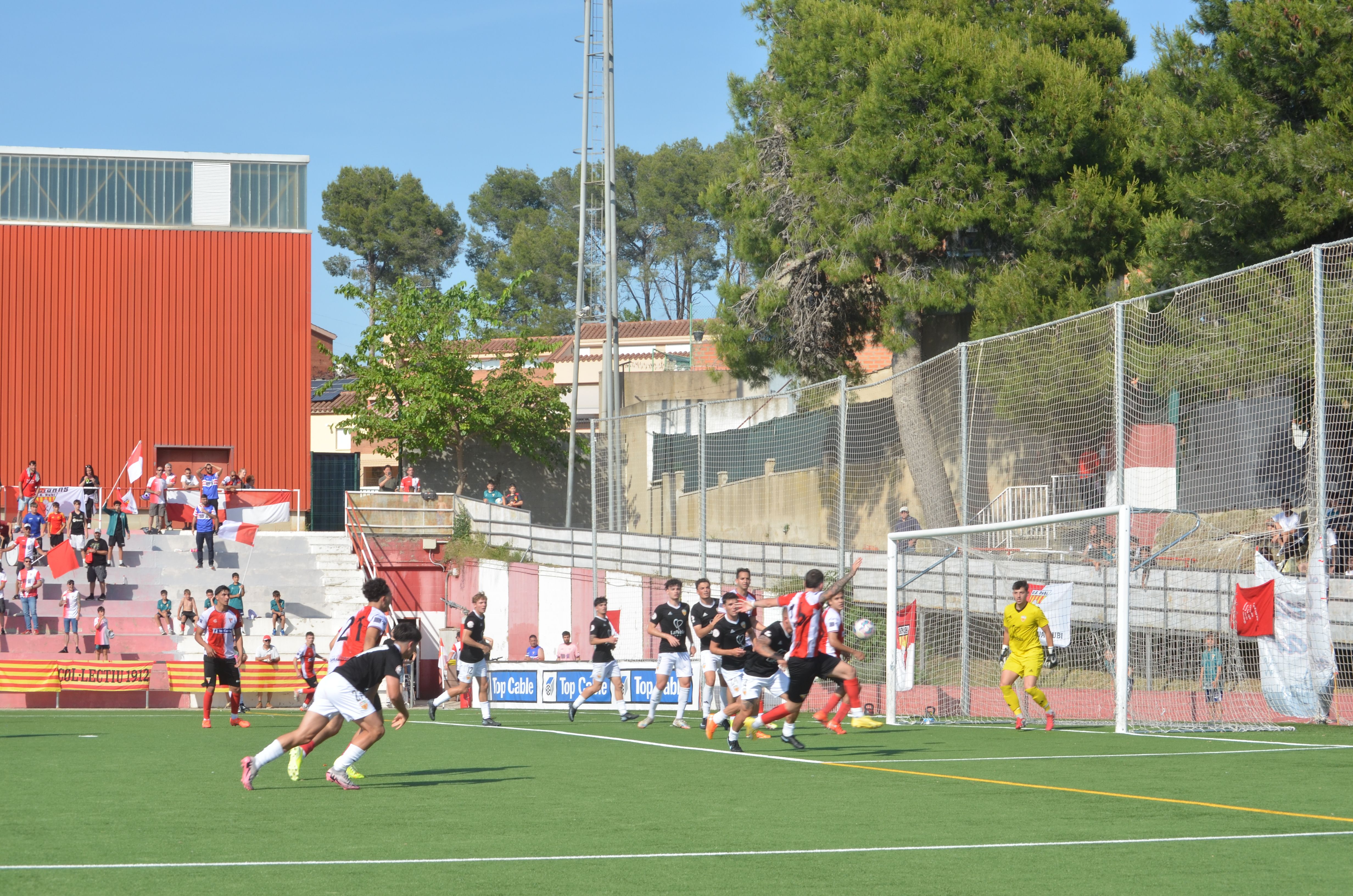 Promoció d'ascens a Tercera RFEF de la UE Rubí davant la Pobla de Mafumet FOTO: Lara López