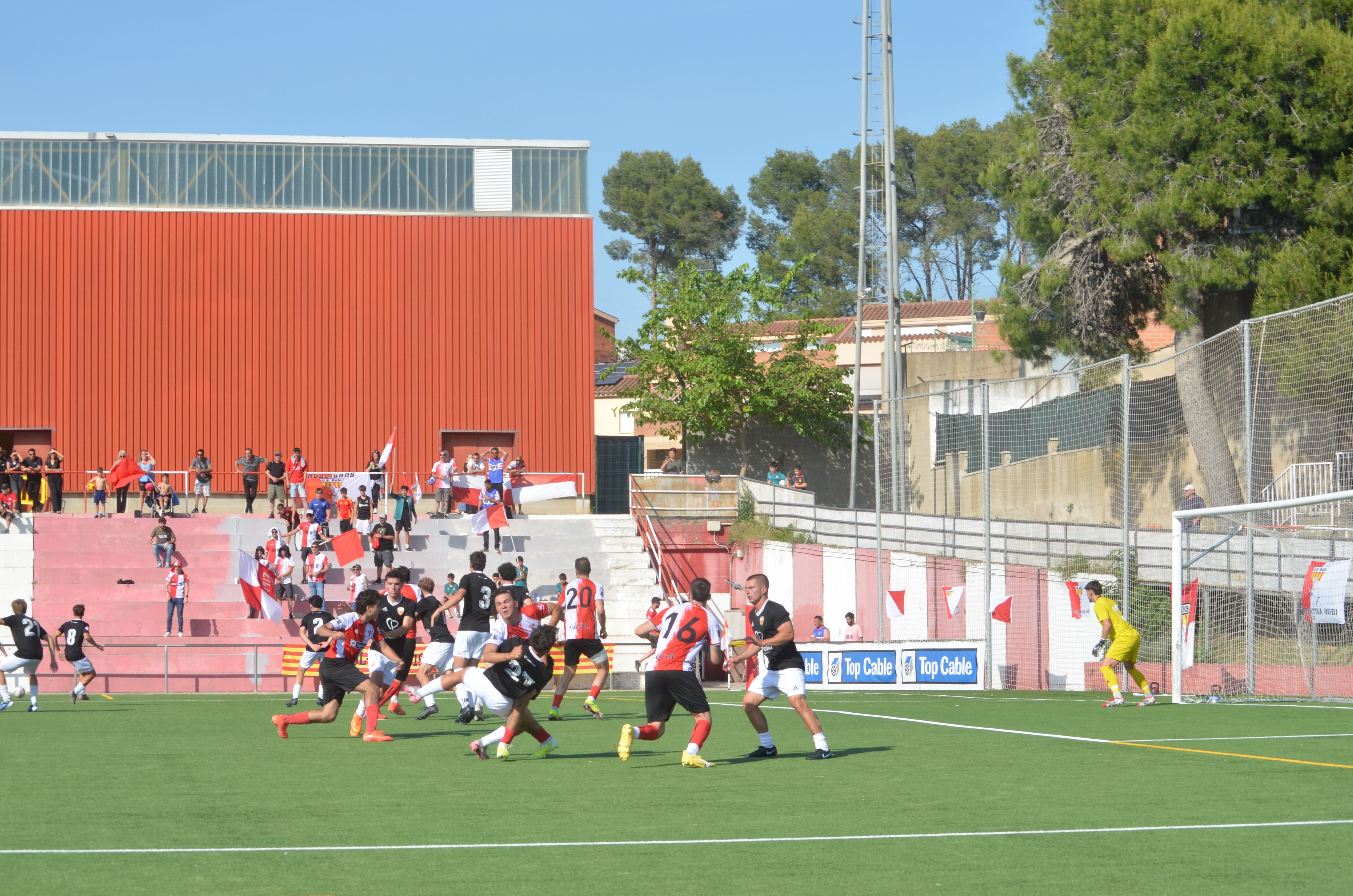 Promoció d'ascens a Tercera RFEF de la UE Rubí davant la Pobla de Mafumet FOTO: Lara López