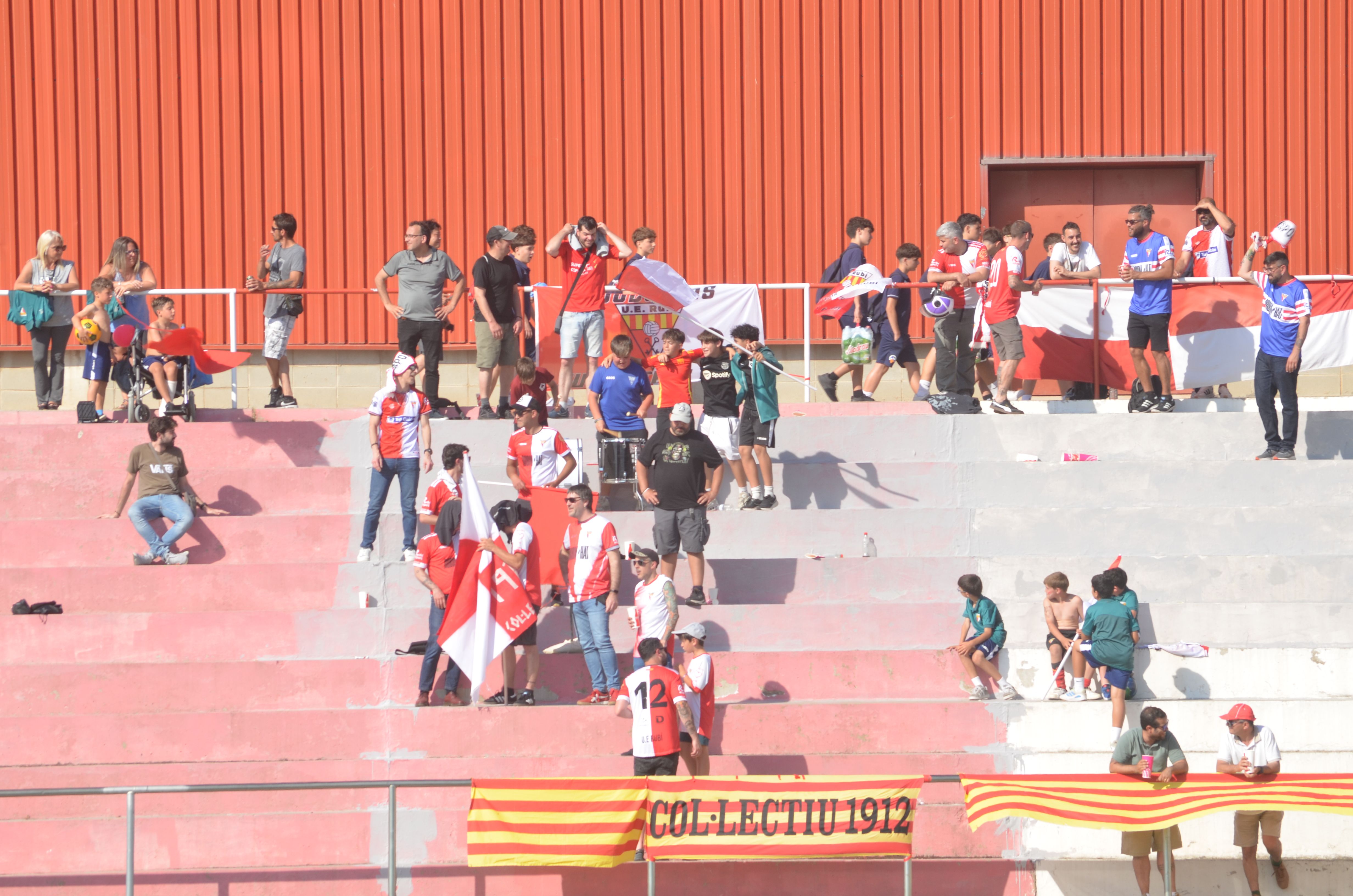 Promoció d'ascens a Tercera RFEF de la UE Rubí davant la Pobla de Mafumet FOTO: Lara López