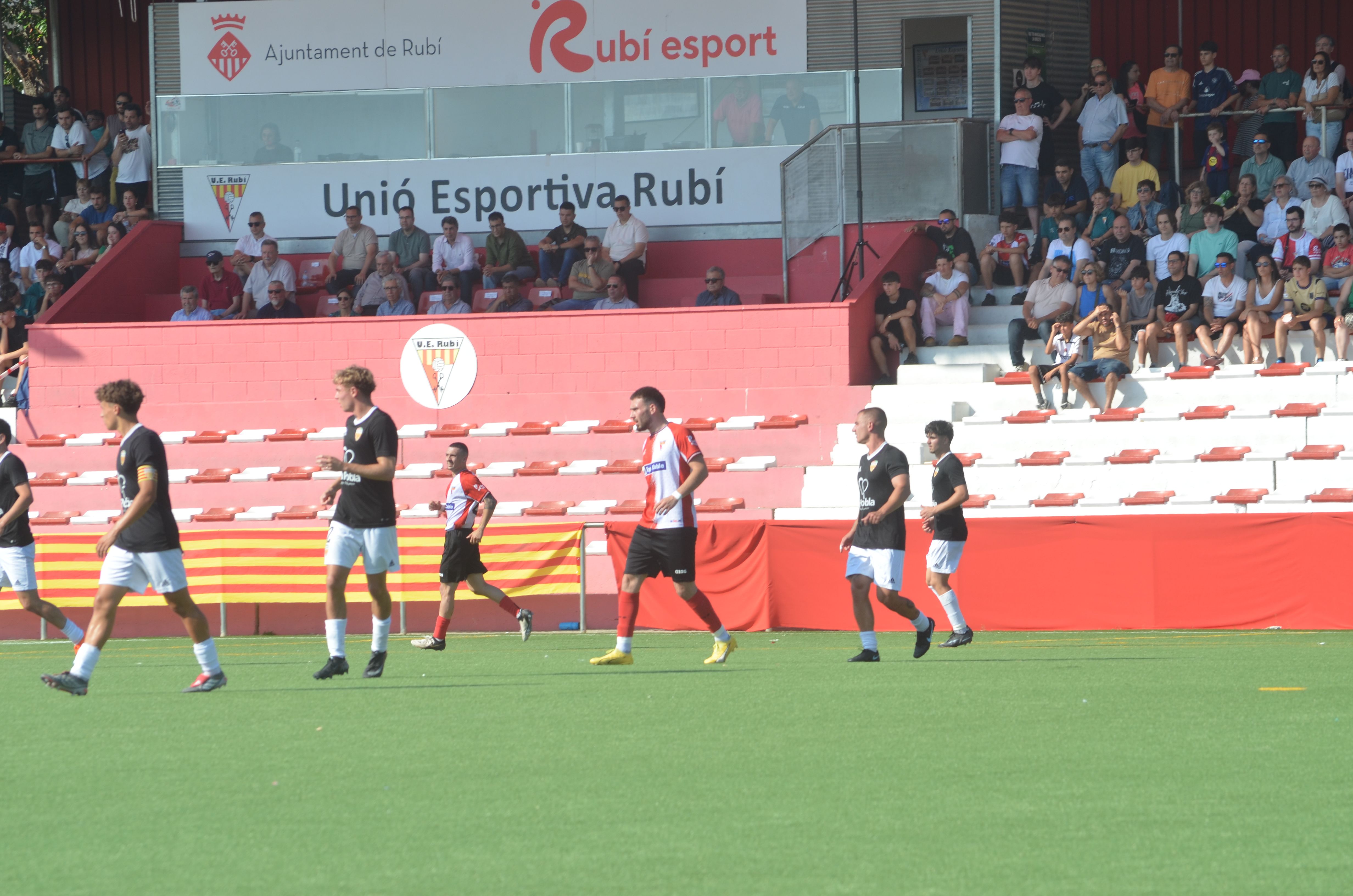 Promoció d'ascens a Tercera RFEF de la UE Rubí davant la Pobla de Mafumet FOTO: Lara López