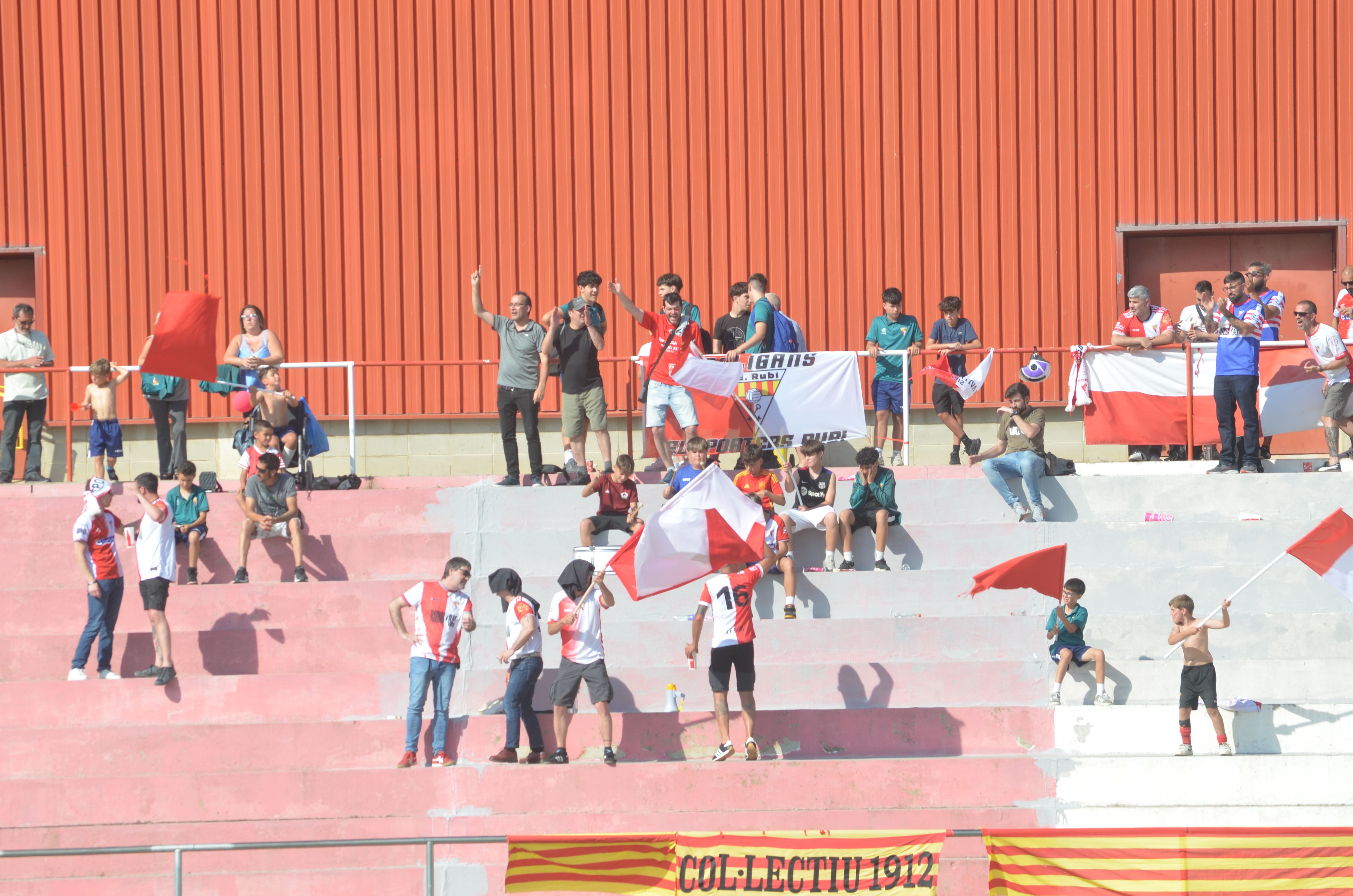 Promoció d'ascens a Tercera RFEF de la UE Rubí davant la Pobla de Mafumet FOTO: Lara López
