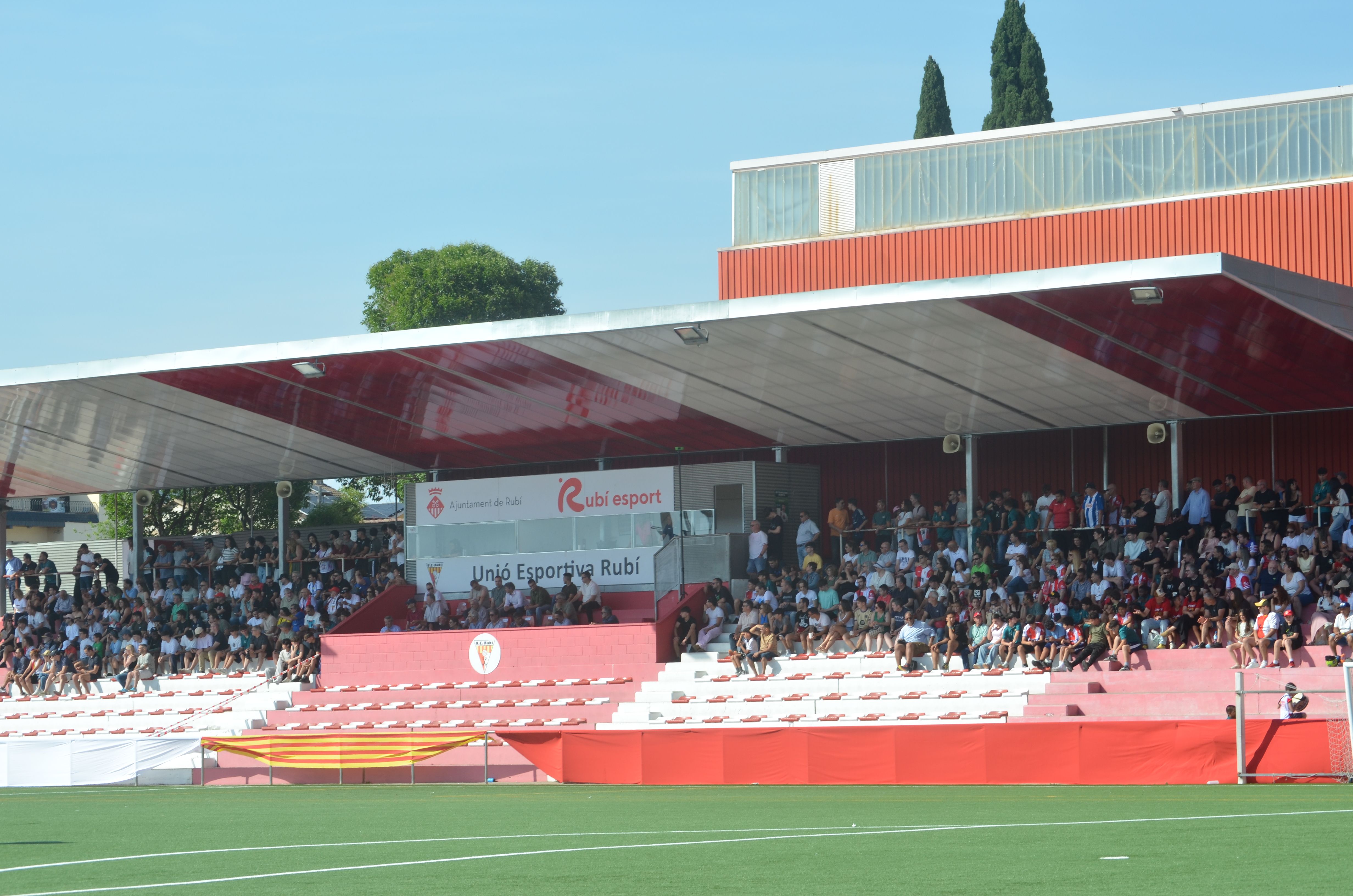 Promoció d'ascens a Tercera RFEF de la UE Rubí davant la Pobla de Mafumet FOTO: Lara López