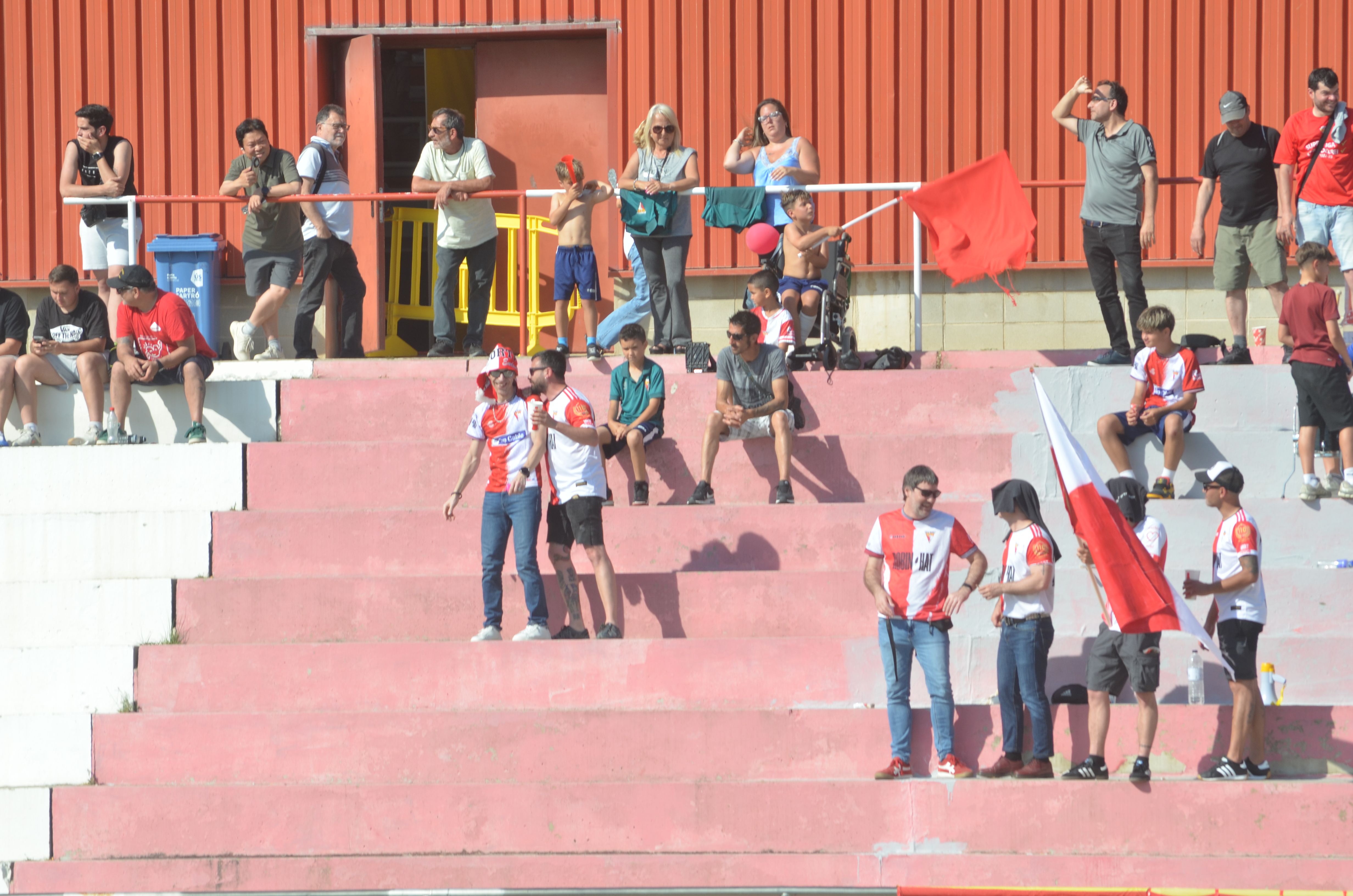 Promoció d'ascens a Tercera RFEF de la UE Rubí davant la Pobla de Mafumet FOTO: Lara López