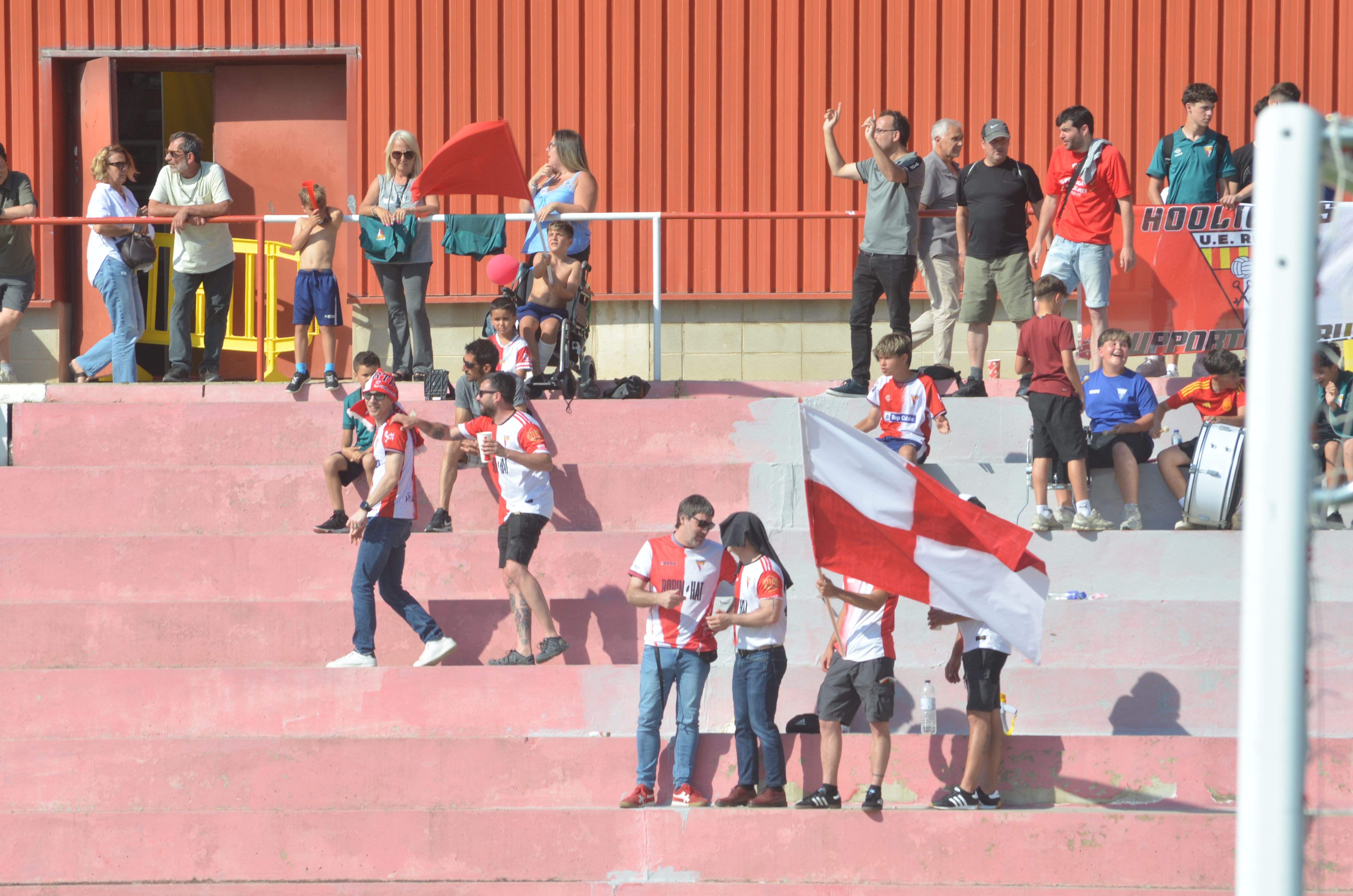 Promoció d'ascens a Tercera RFEF de la UE Rubí davant la Pobla de Mafumet FOTO: Lara López