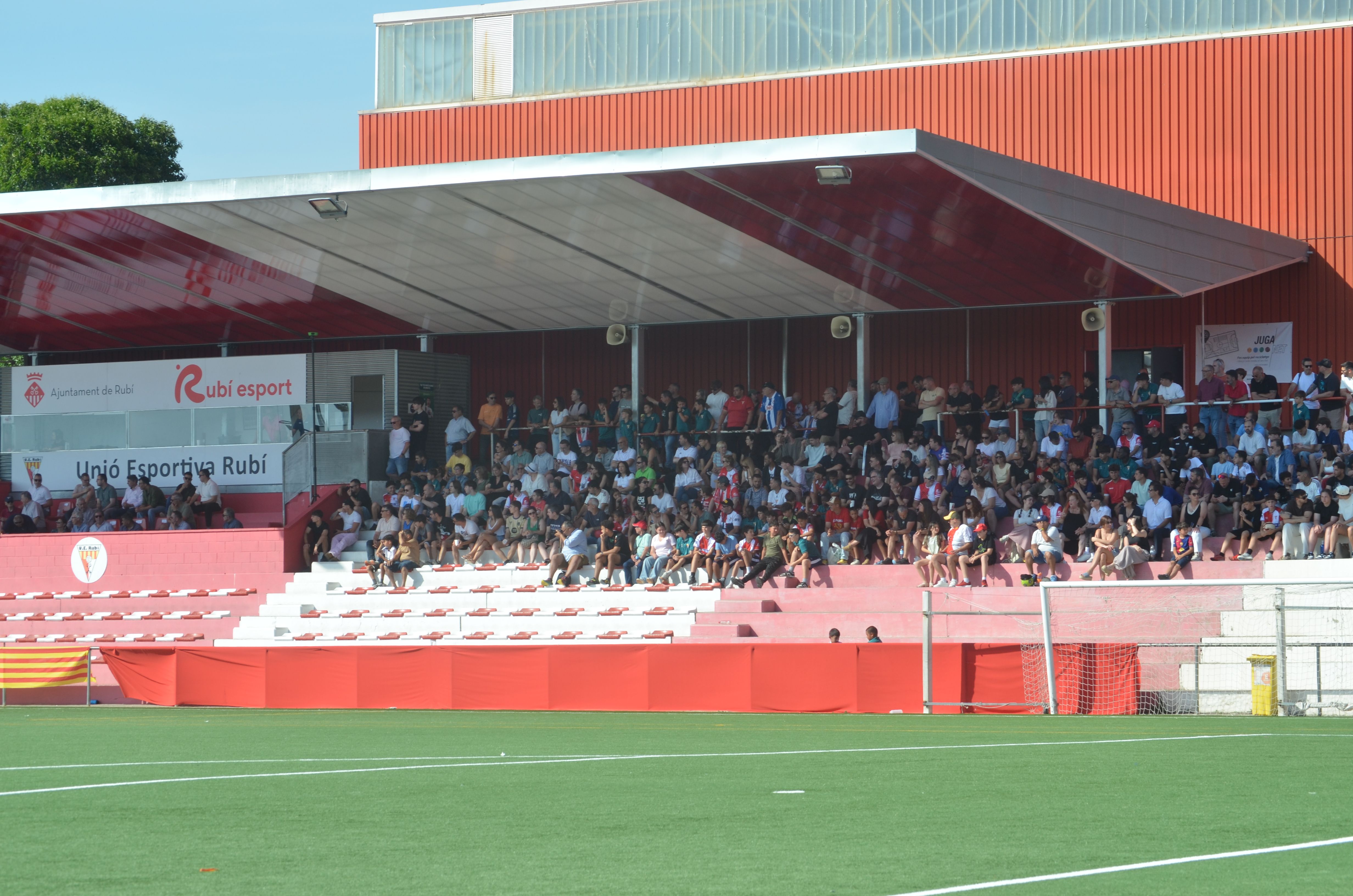 Promoció d'ascens a Tercera RFEF de la UE Rubí davant la Pobla de Mafumet FOTO: Lara López
