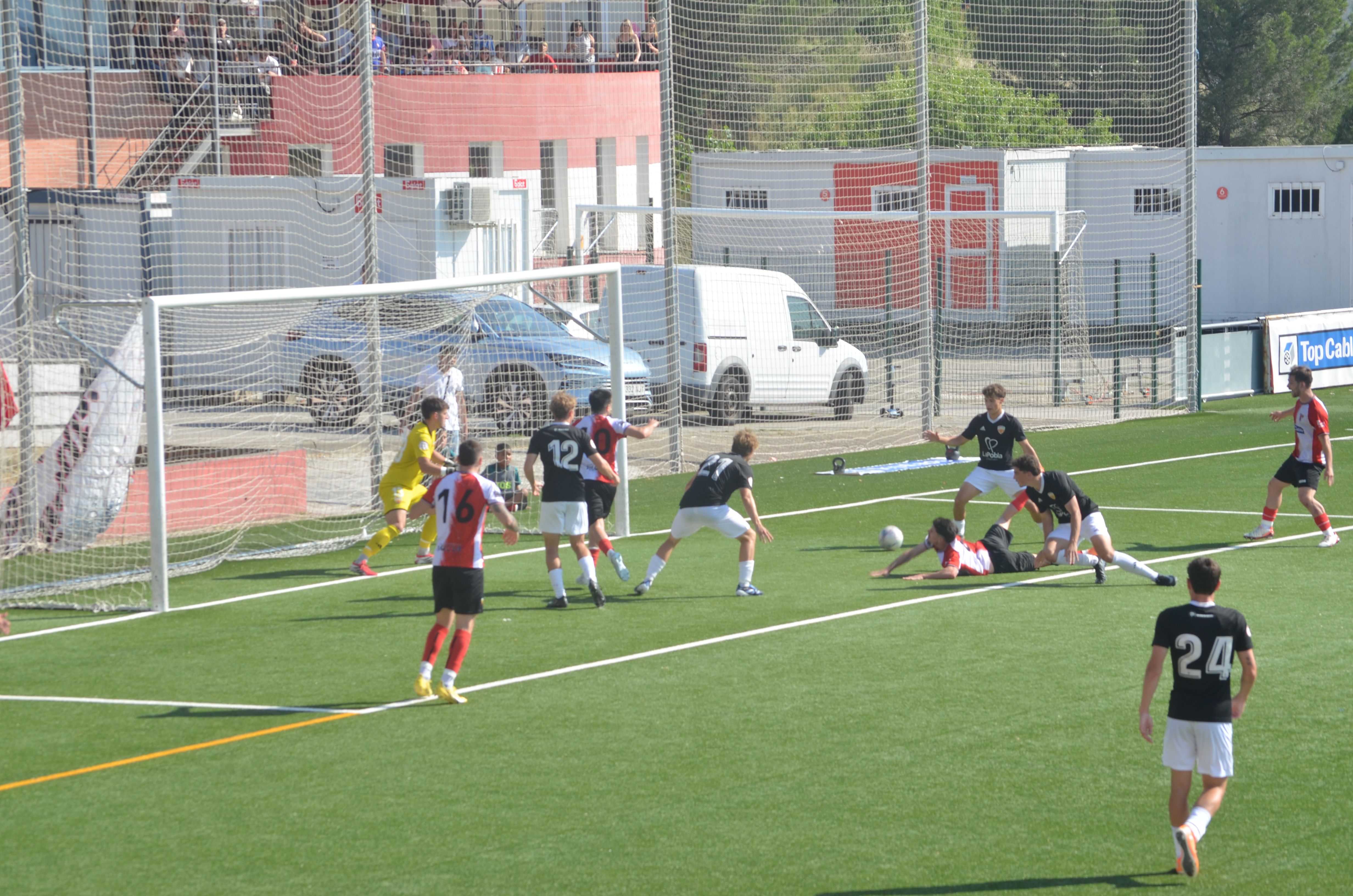 Promoció d'ascens a Tercera RFEF de la UE Rubí davant la Pobla de Mafumet FOTO: Lara López