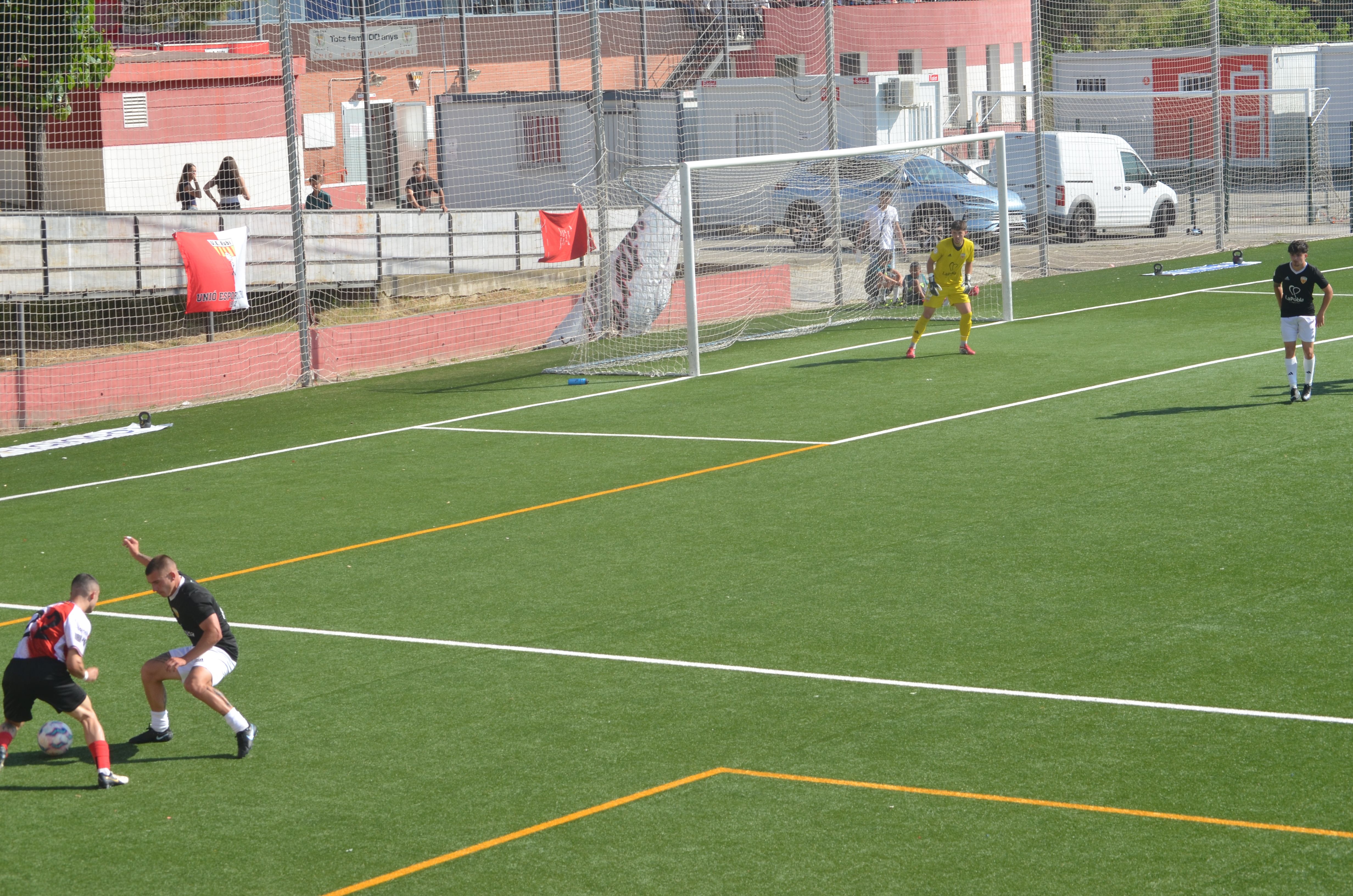 Promoció d'ascens a Tercera RFEF de la UE Rubí davant la Pobla de Mafumet FOTO: Lara López