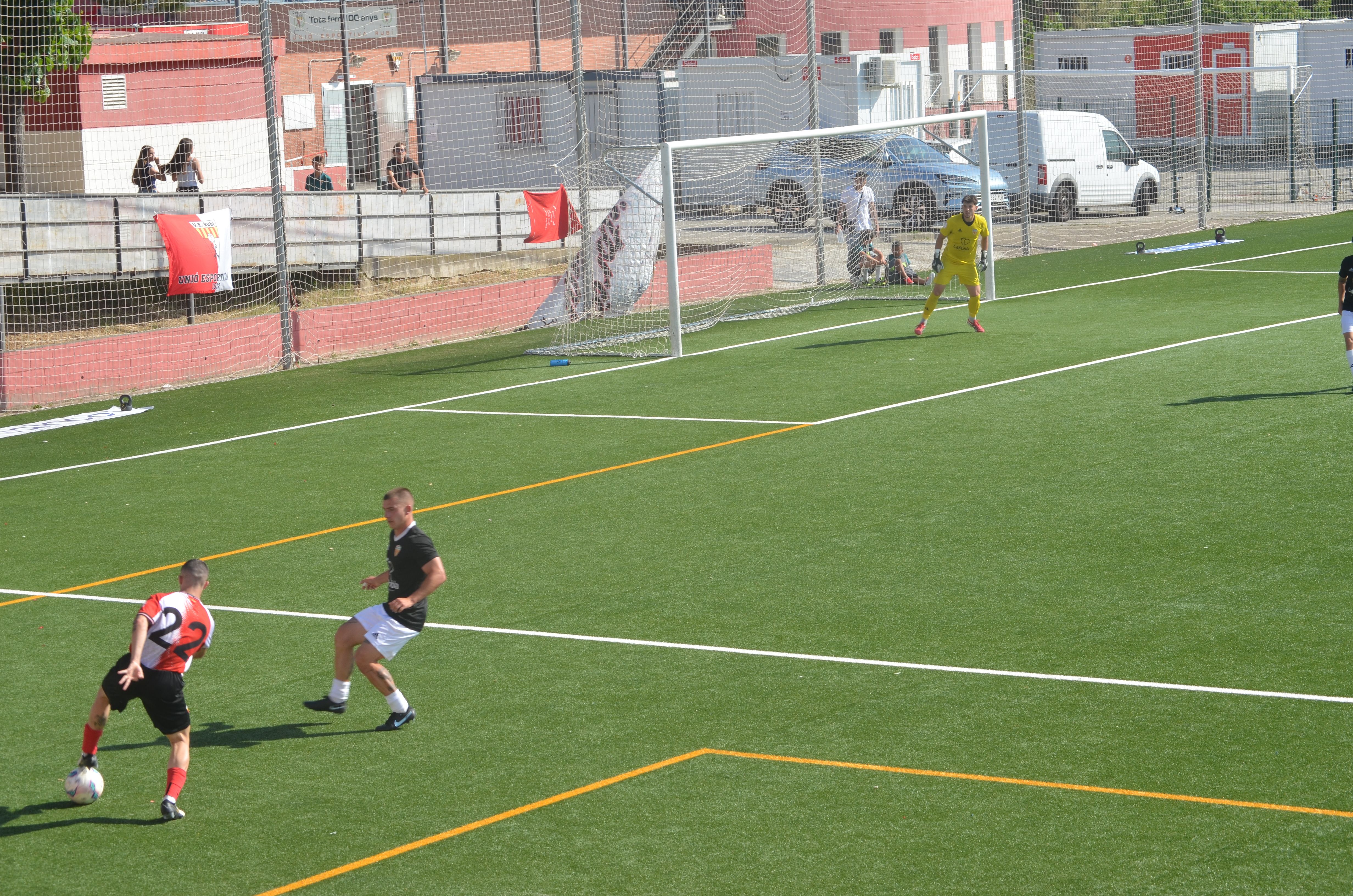 Promoció d'ascens a Tercera RFEF de la UE Rubí davant la Pobla de Mafumet FOTO: Lara López