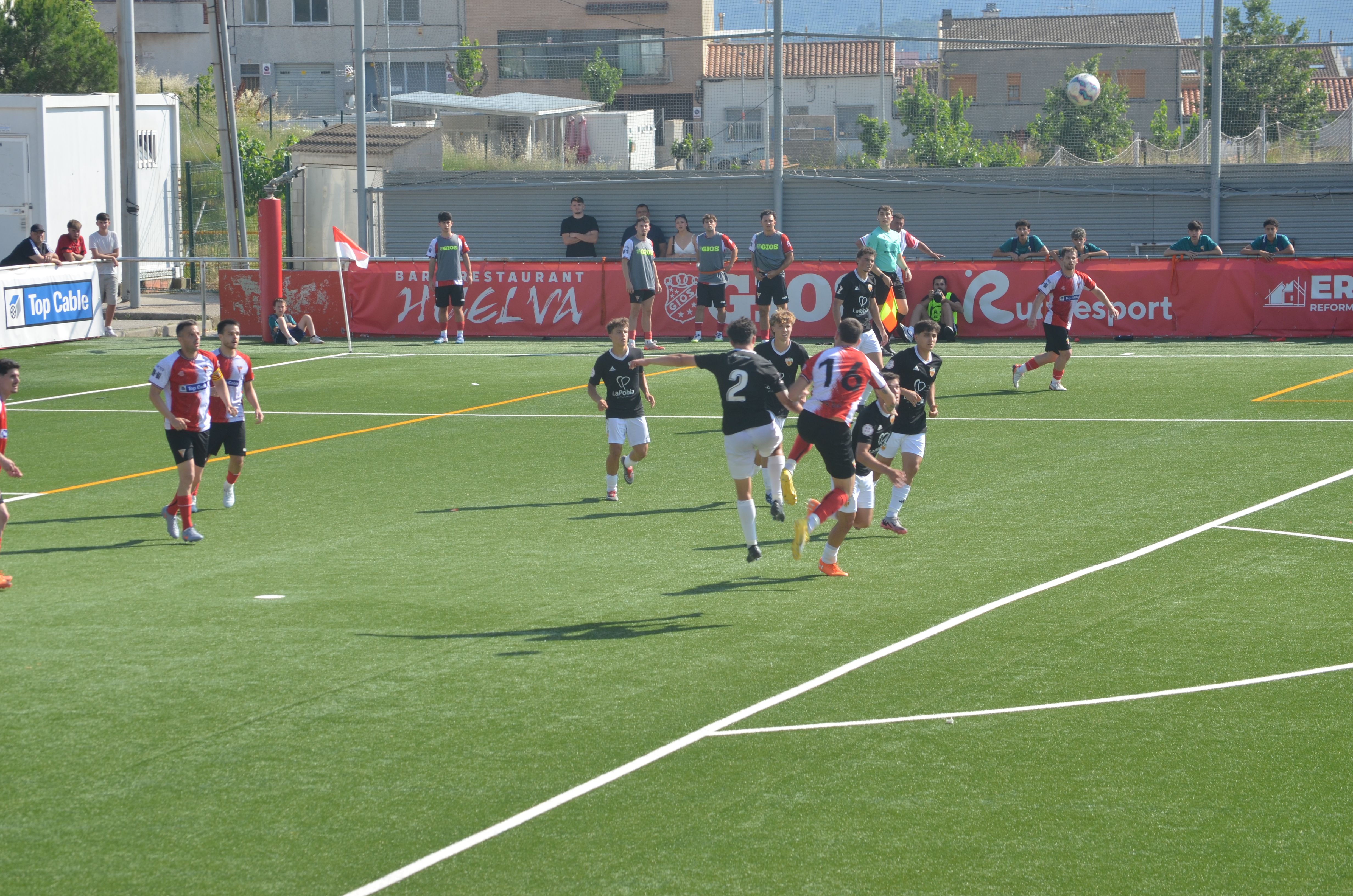 Promoció d'ascens a Tercera RFEF de la UE Rubí davant la Pobla de Mafumet FOTO: Lara López