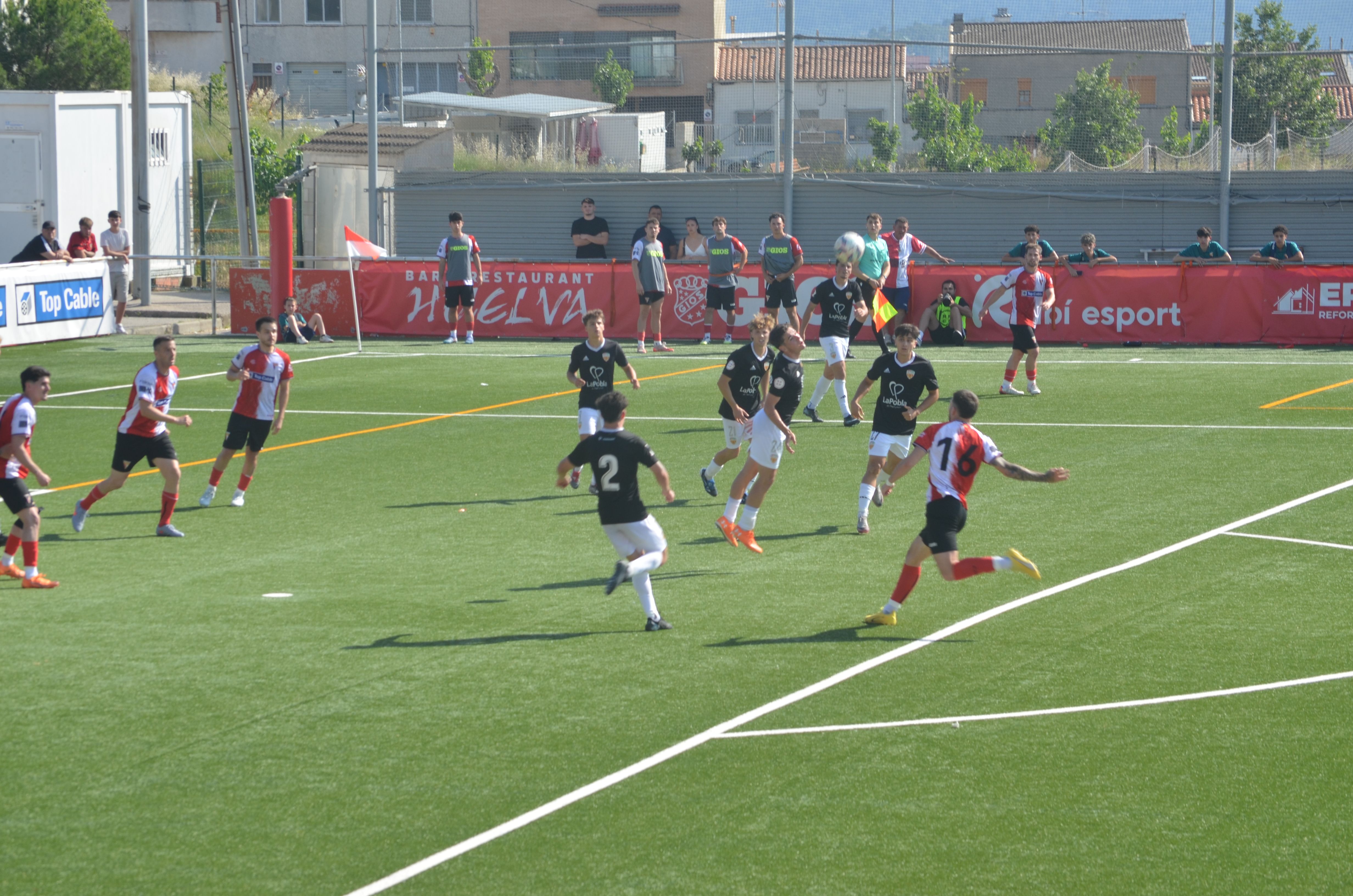 Promoció d'ascens a Tercera RFEF de la UE Rubí davant la Pobla de Mafumet FOTO: Lara López