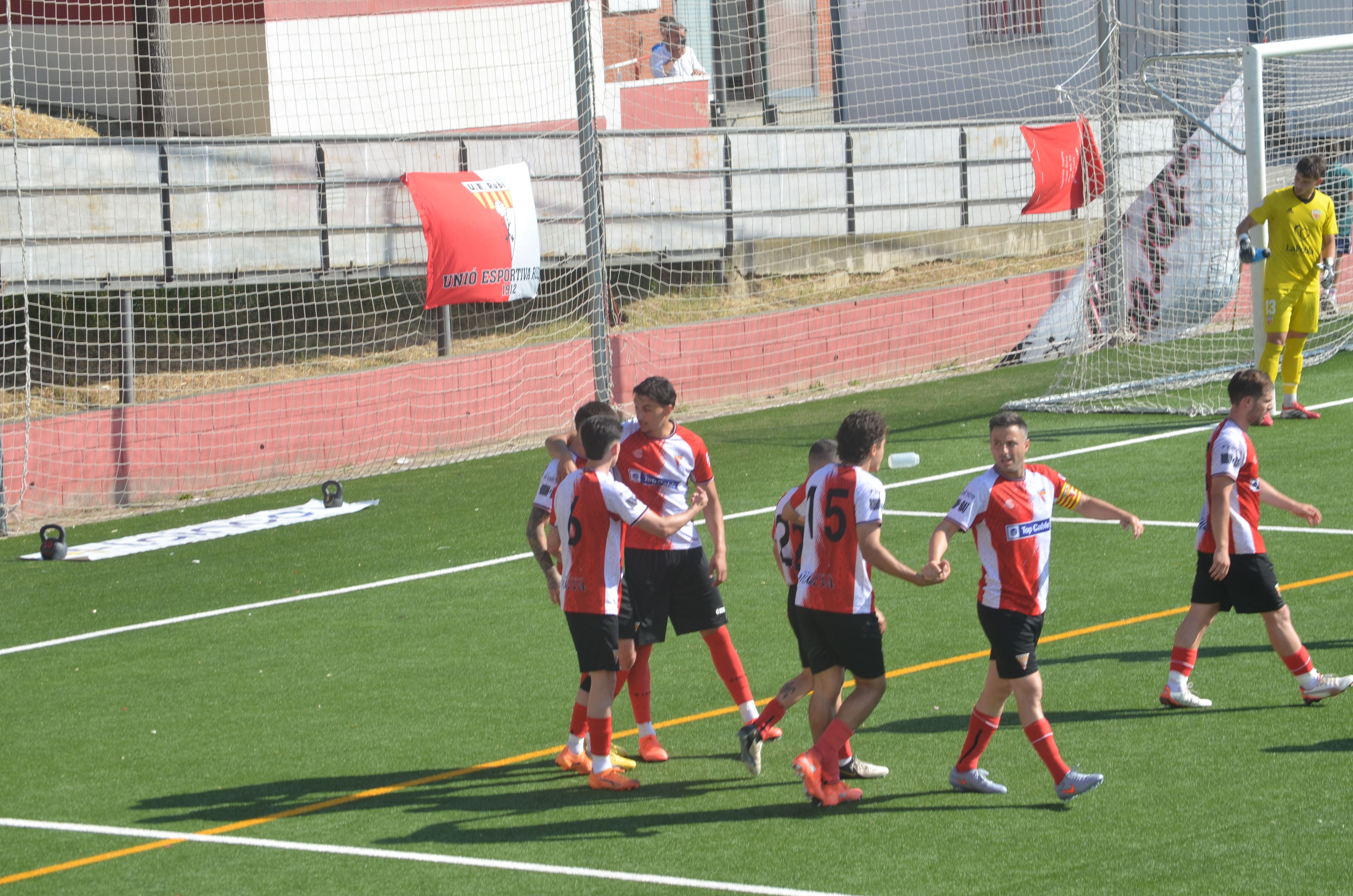 Promoció d'ascens a Tercera RFEF de la UE Rubí davant la Pobla de Mafumet FOTO: Lara López