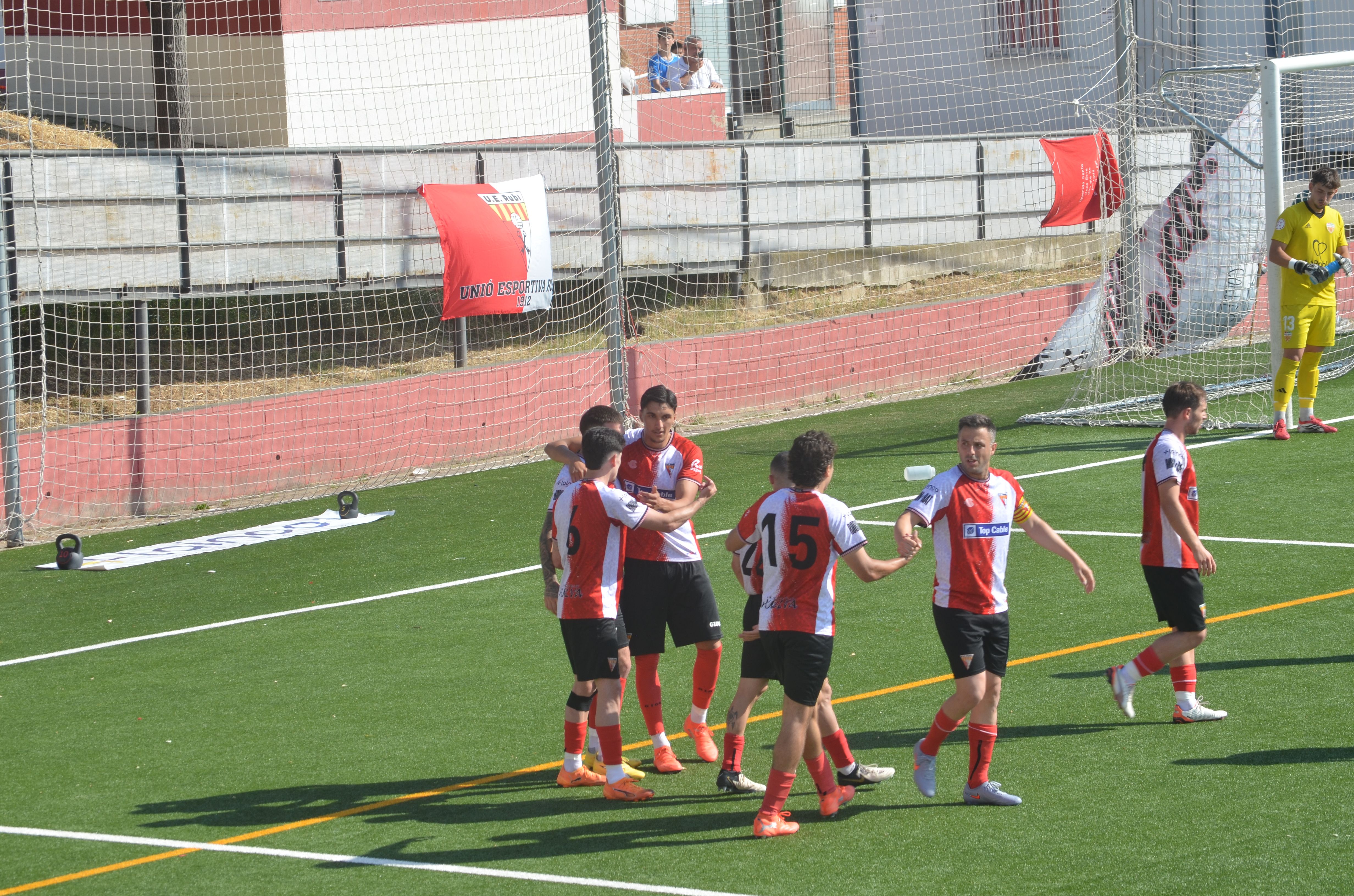 Promoció d'ascens a Tercera RFEF de la UE Rubí davant la Pobla de Mafumet FOTO: Lara López
