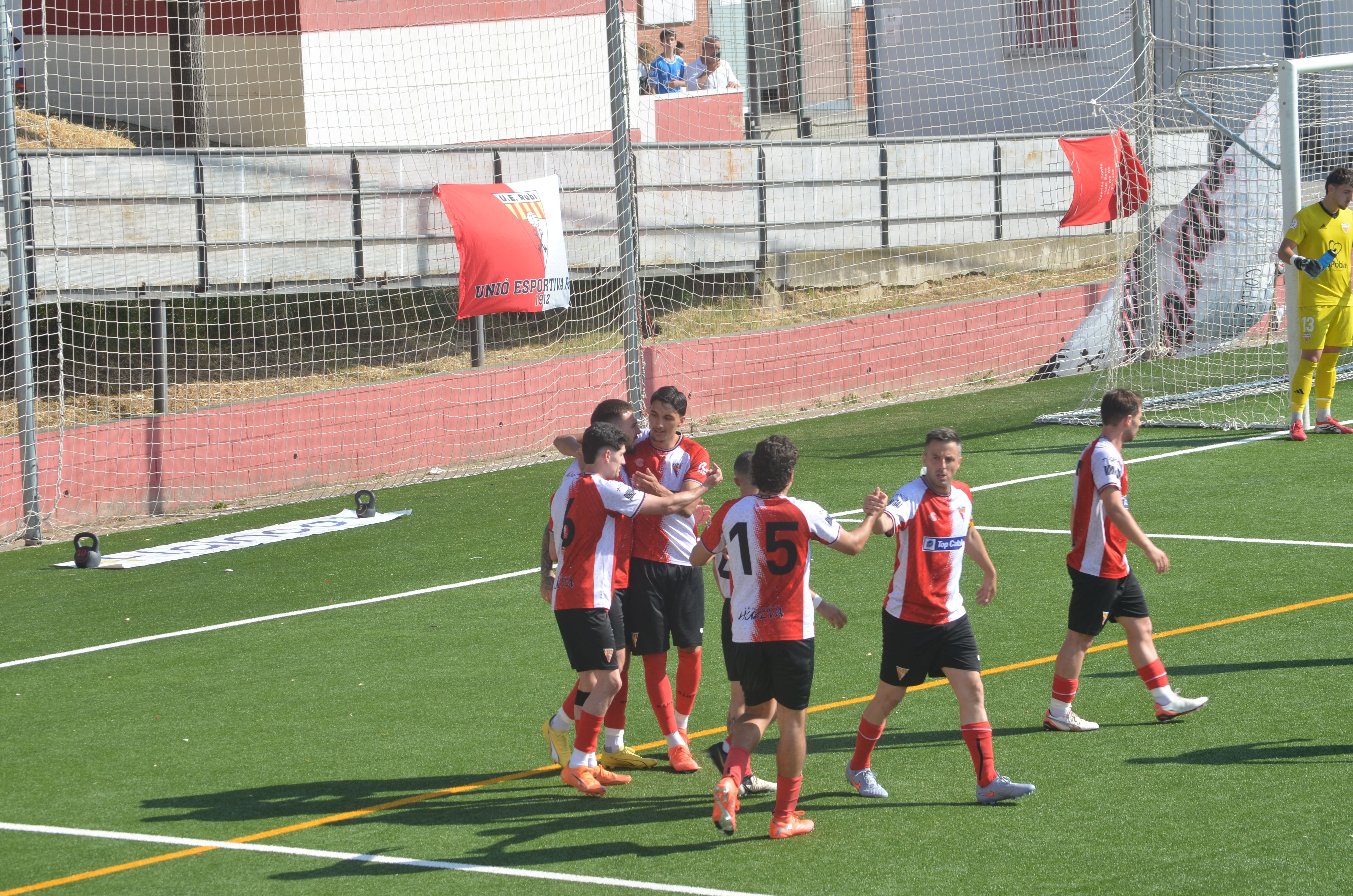 Promoció d'ascens a Tercera RFEF de la UE Rubí davant la Pobla de Mafumet FOTO: Lara López